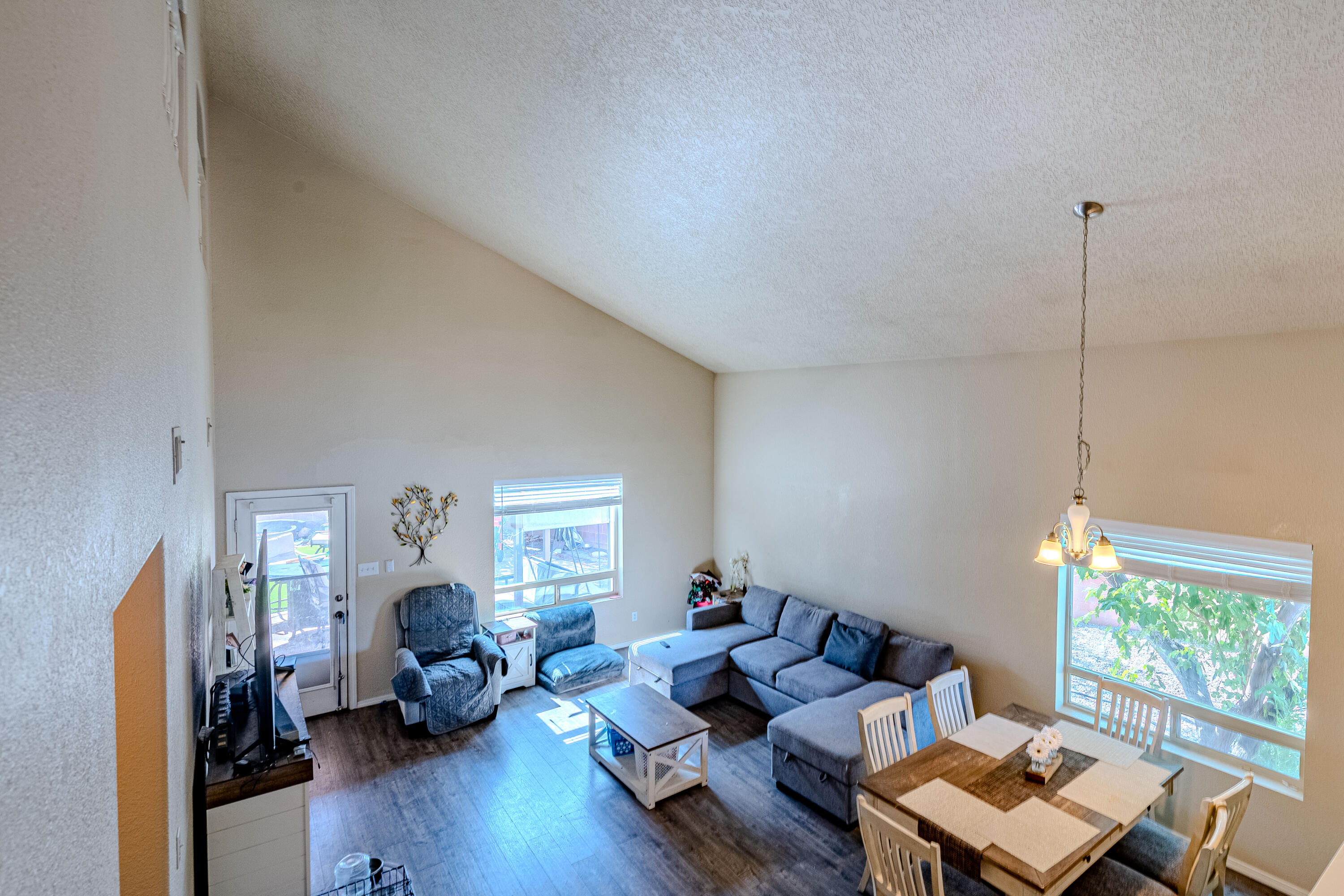 2102 MARGARITA Drive SE