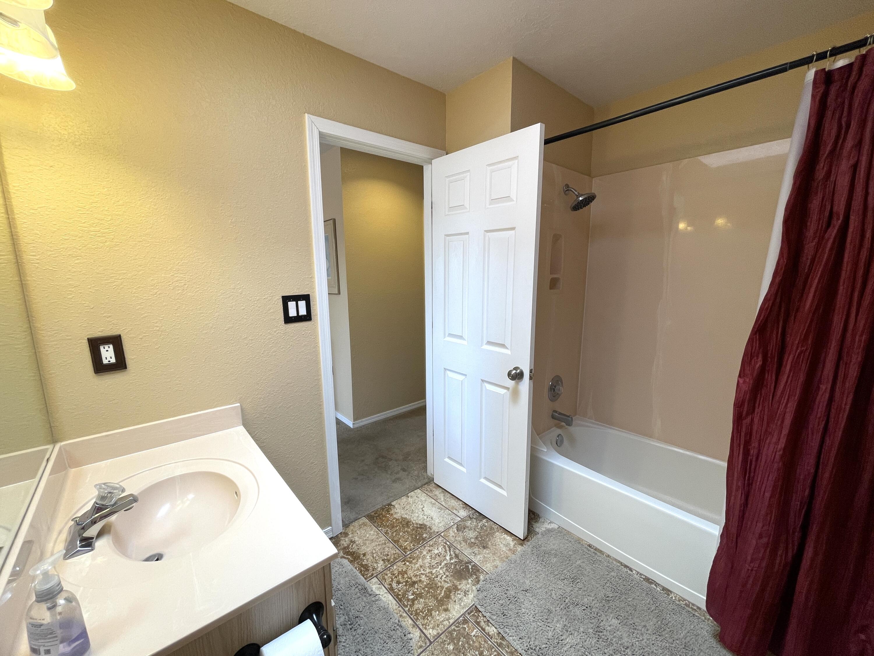 2108 NAVAJO WILLOW Drive NE