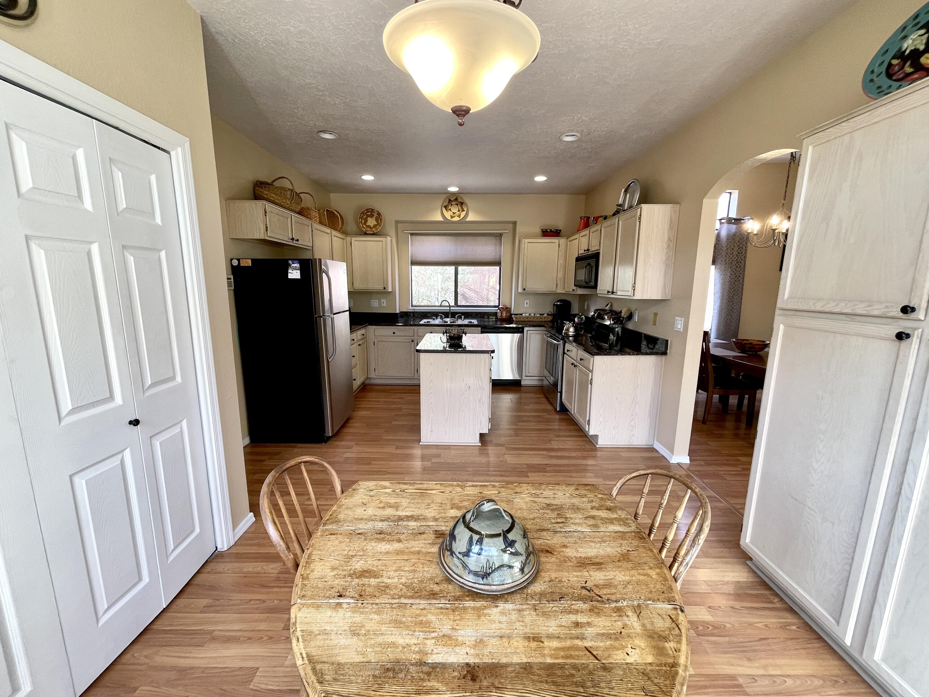 2108 NAVAJO WILLOW Drive NE