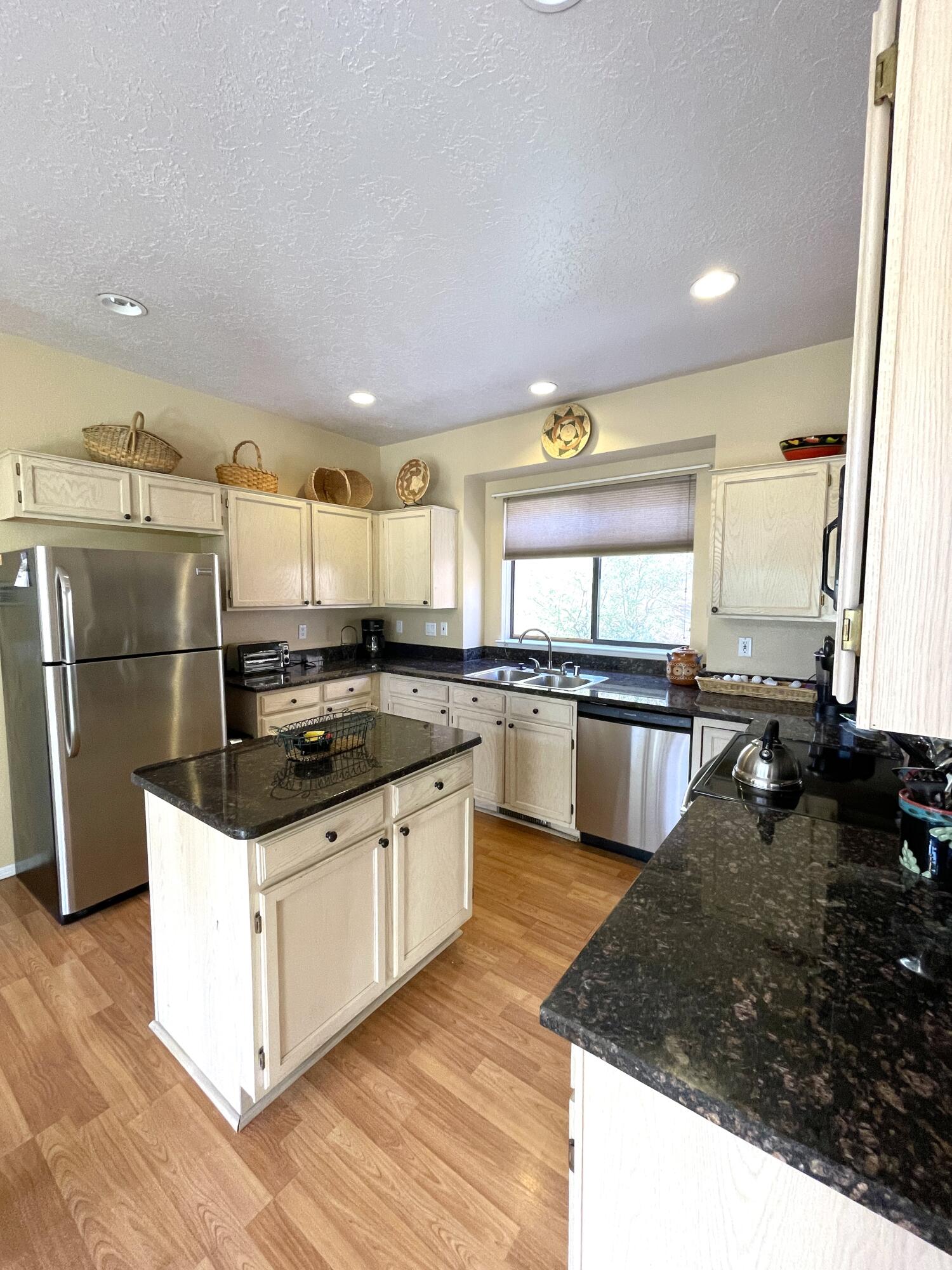 2108 NAVAJO WILLOW Drive NE