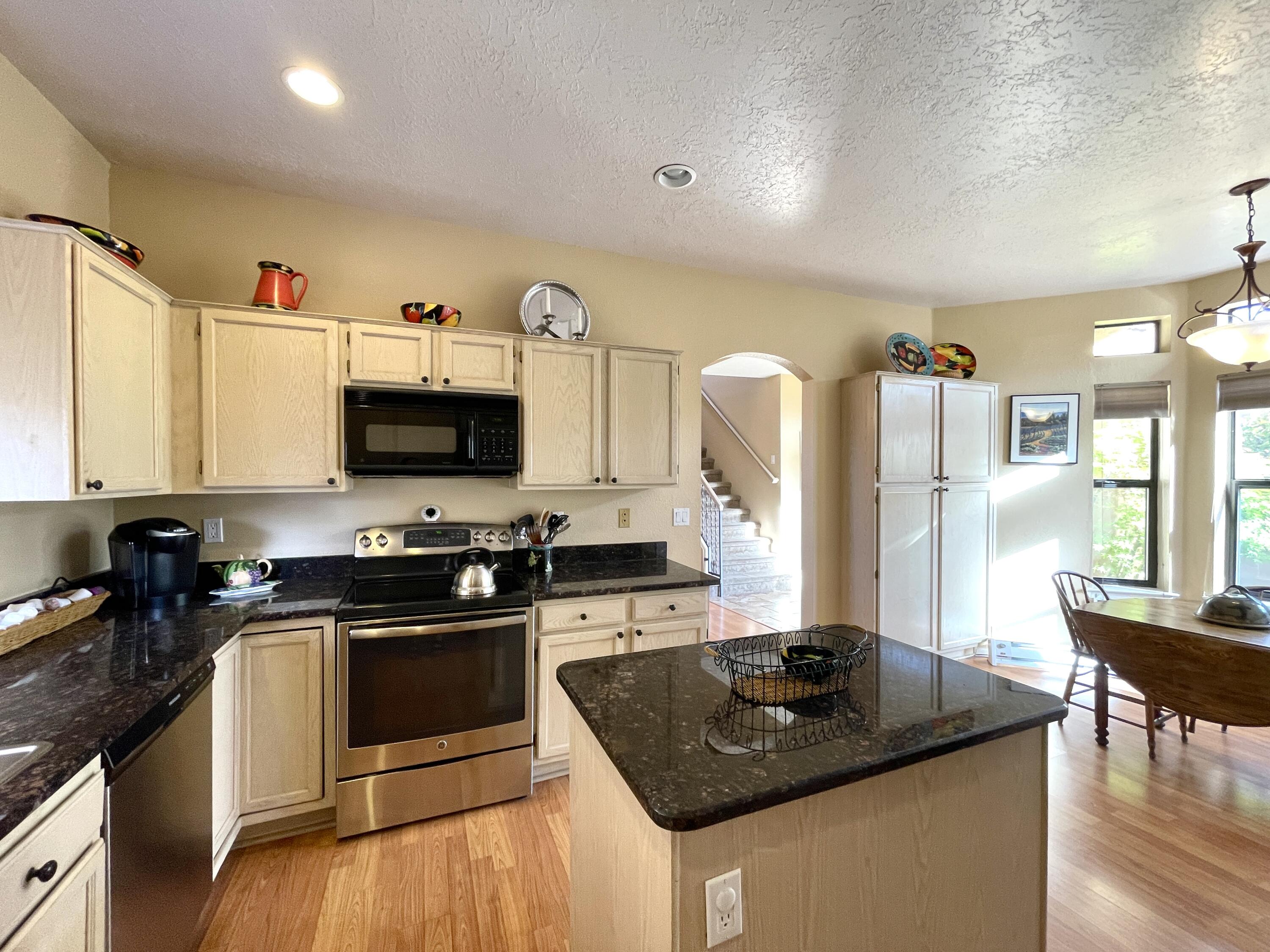 2108 NAVAJO WILLOW Drive NE