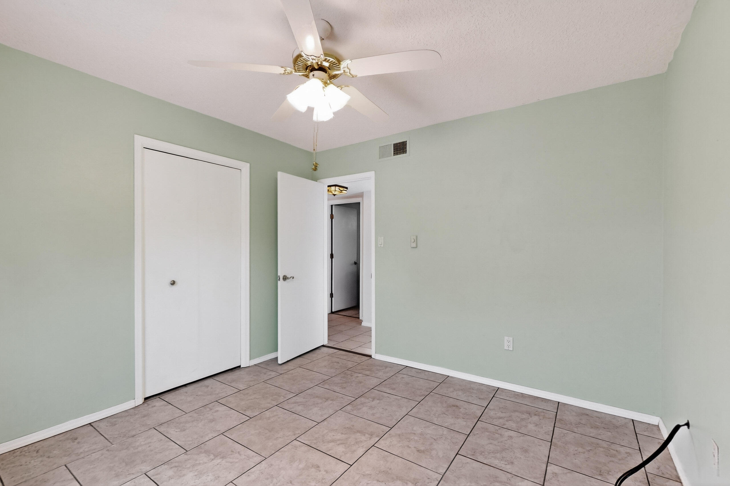 260 IVORY Road SE