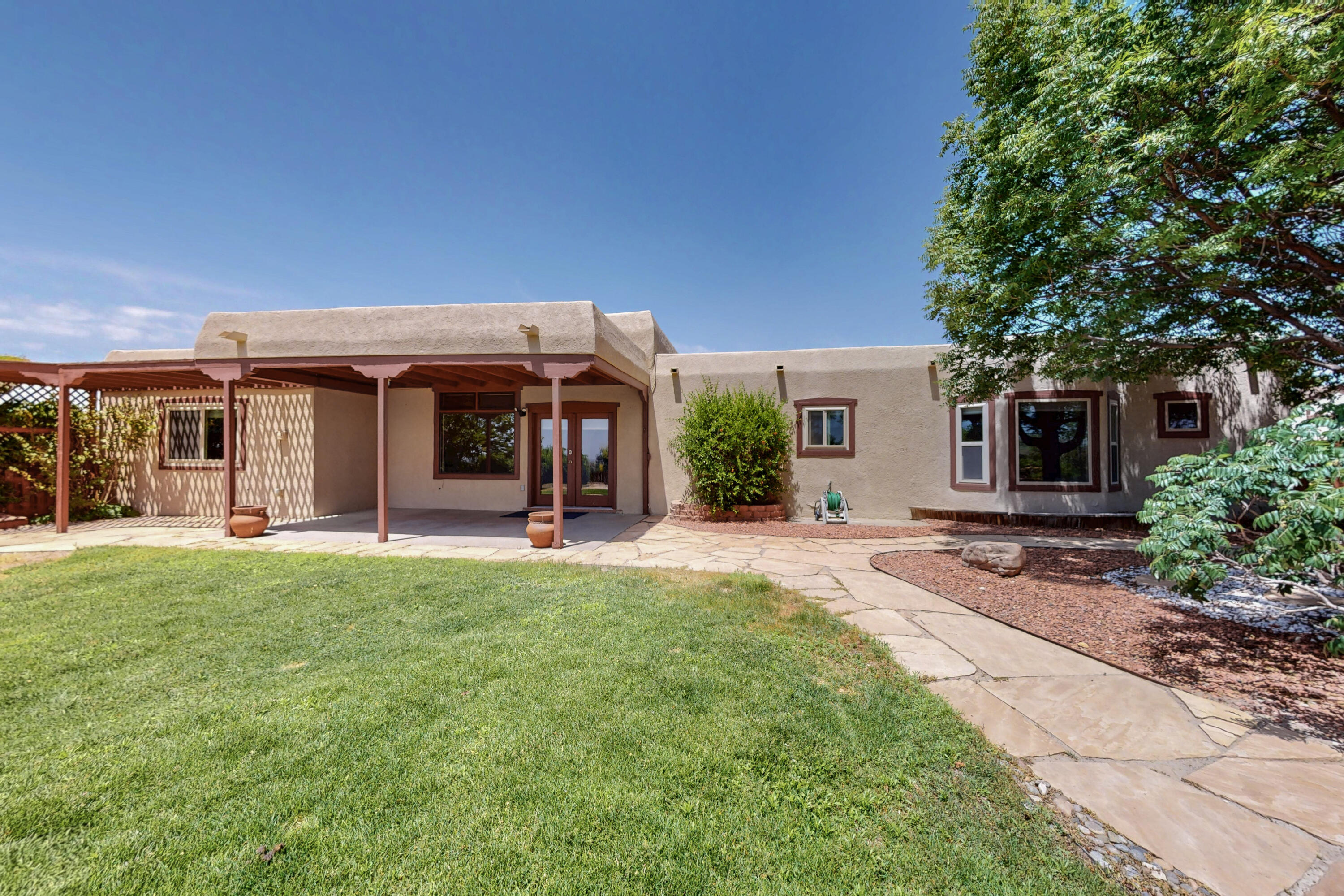 260 IVORY Road SE