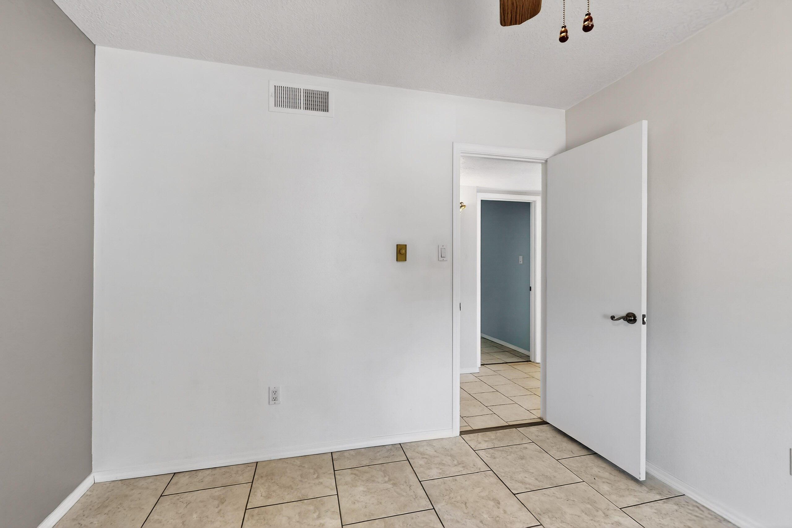 260 IVORY Road SE