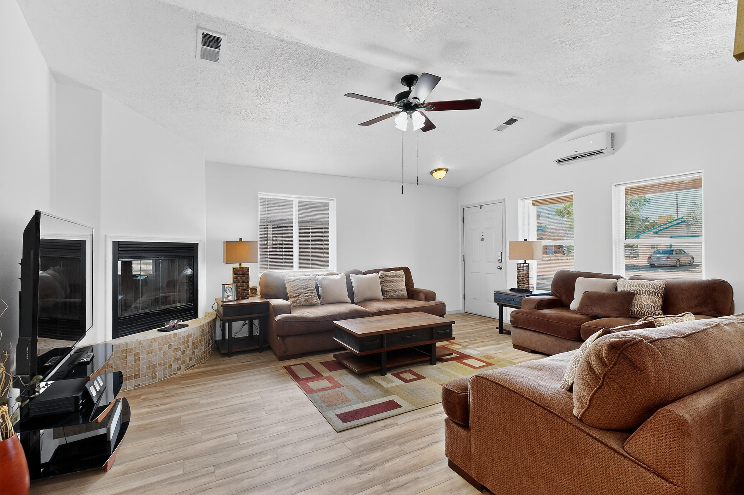 602 W Santa Fe Avenue