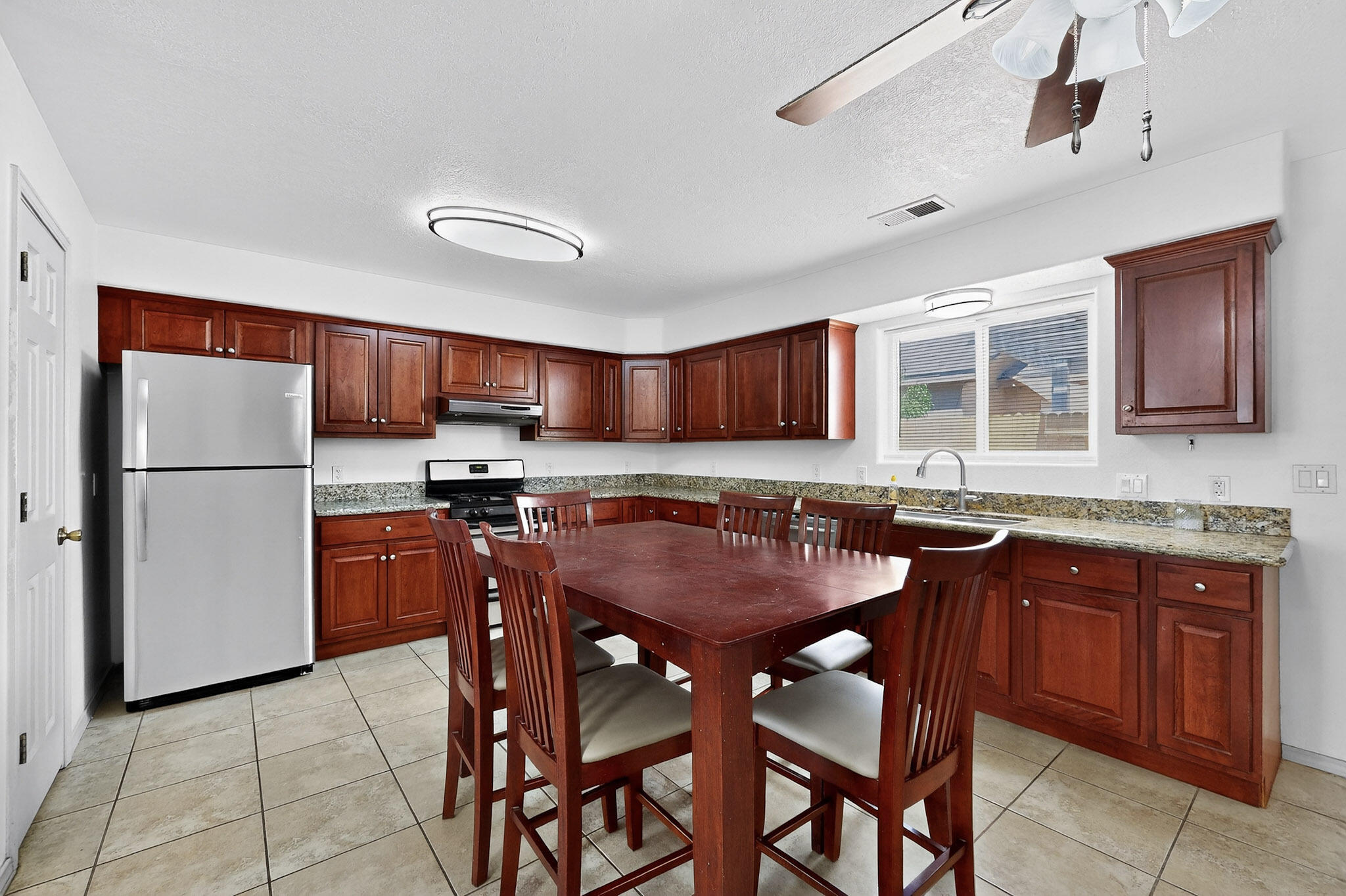 602 W Santa Fe Avenue