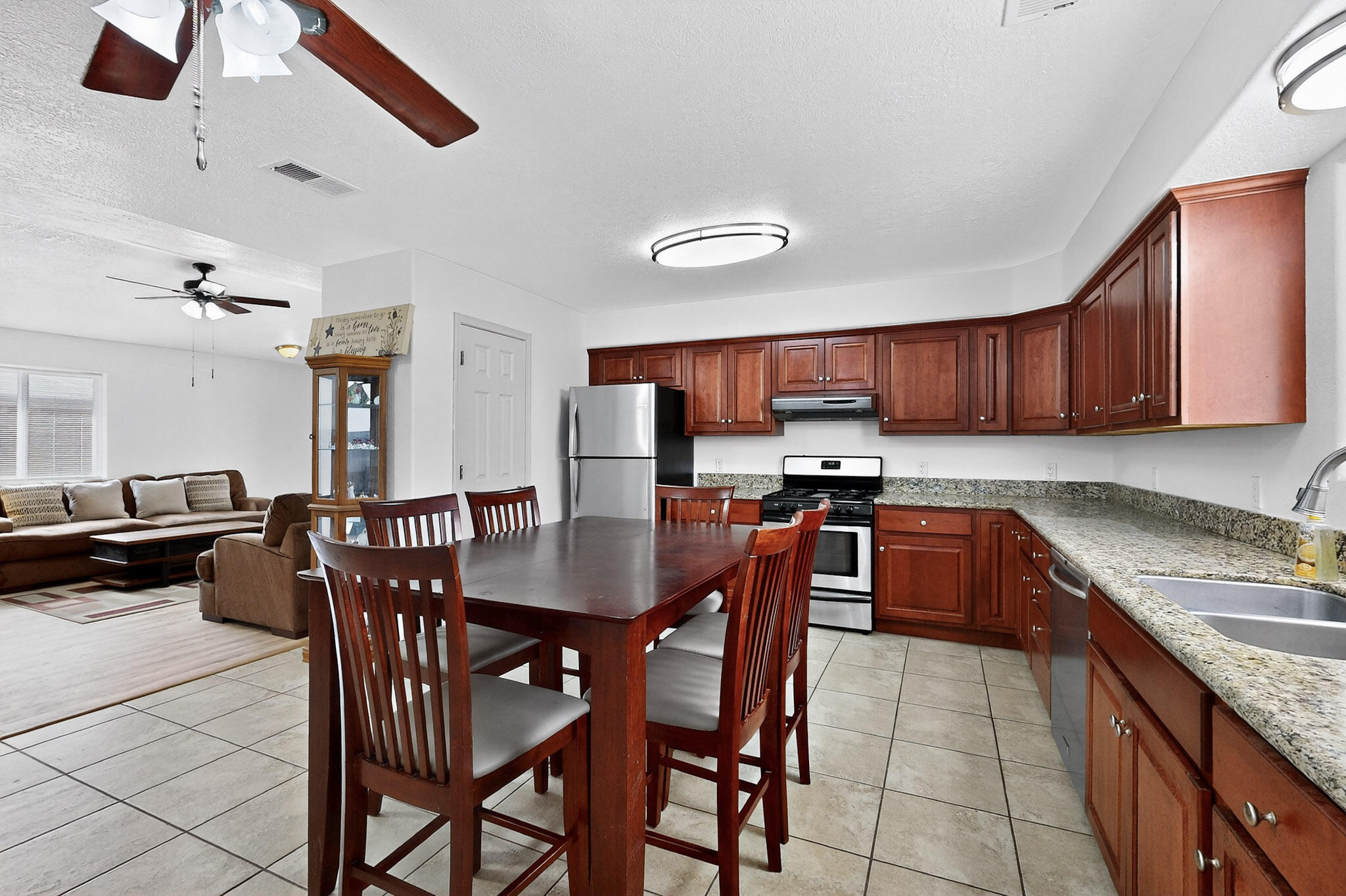 602 W Santa Fe Avenue