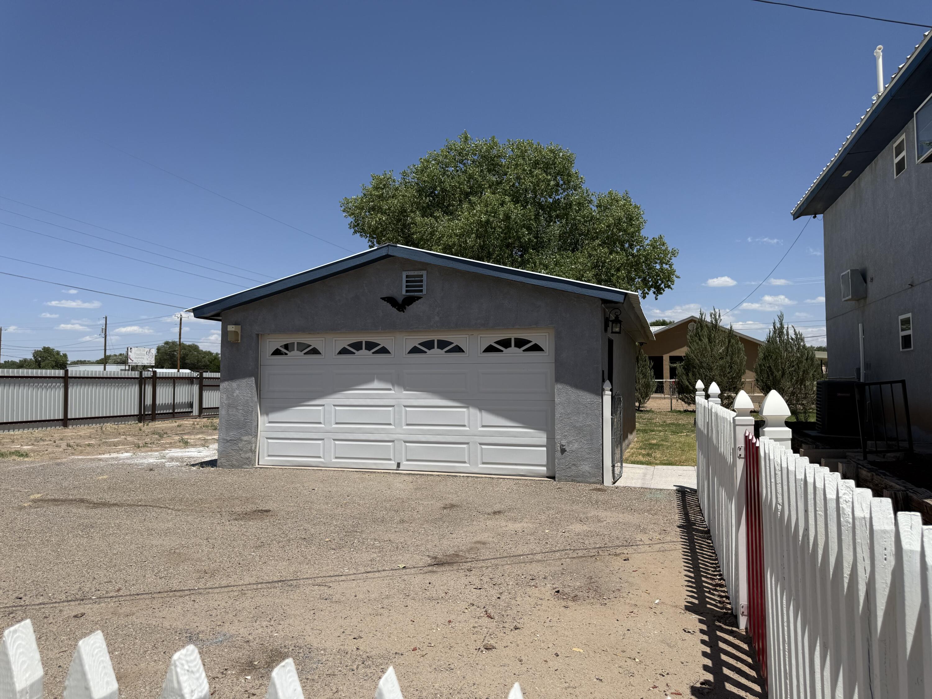 4 LOS CHAVEZ PARK Road