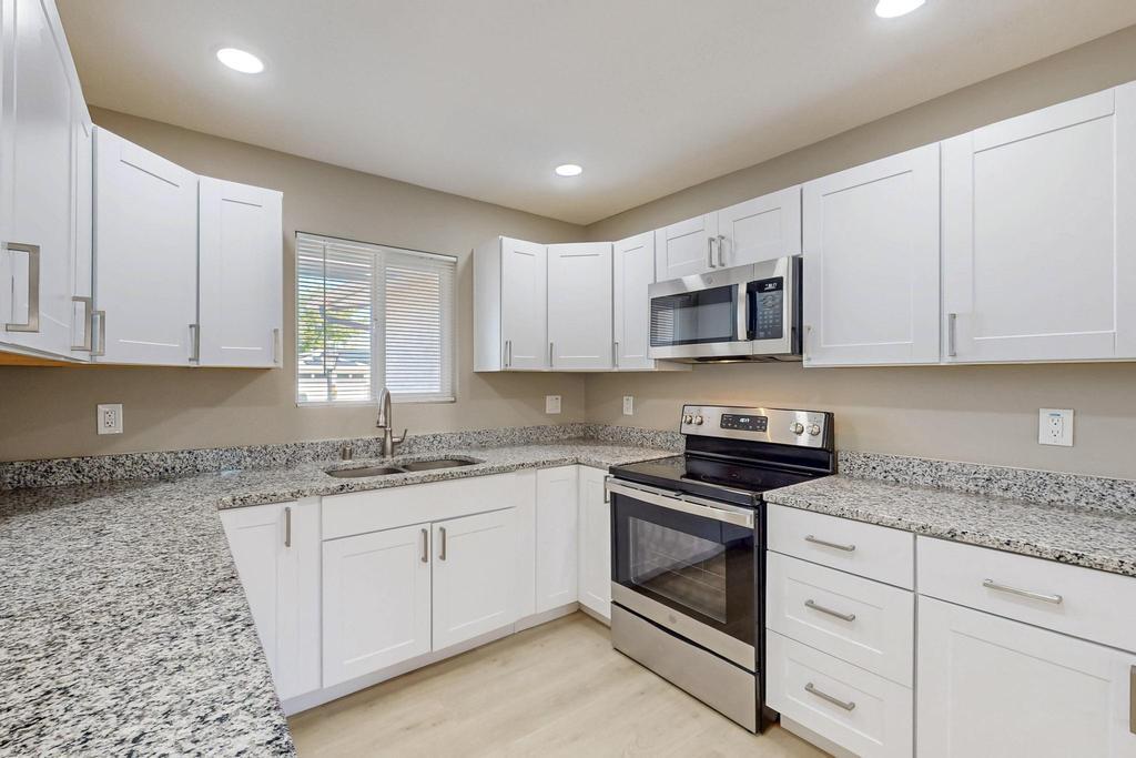 12100 PRINCESS JEANNE Avenue NE