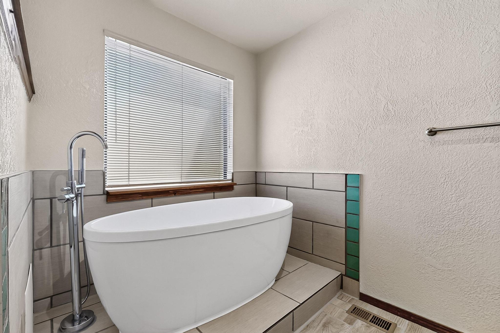 12800 Comanche Road NE 23