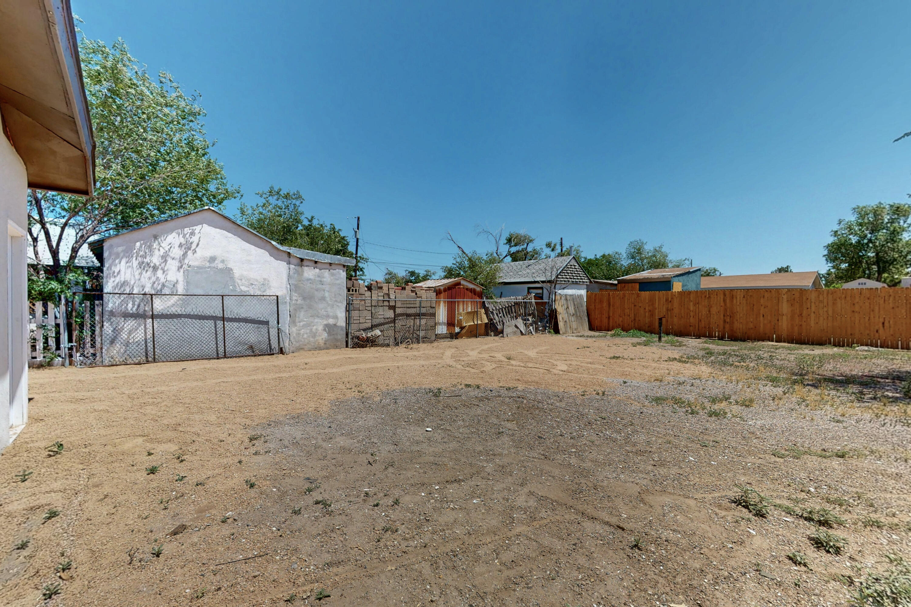 24 CLAREMONT Avenue NW