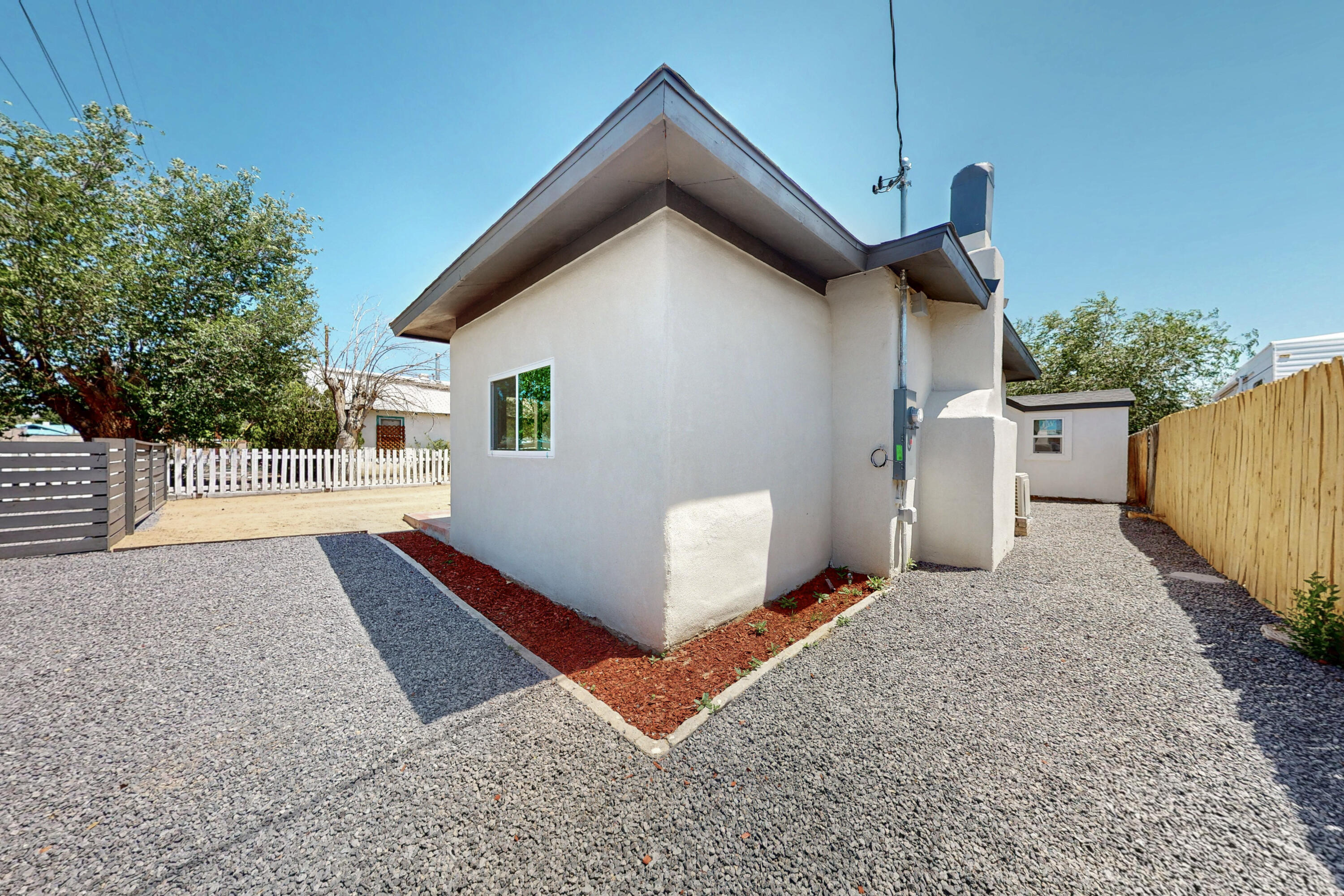 24 CLAREMONT Avenue NW