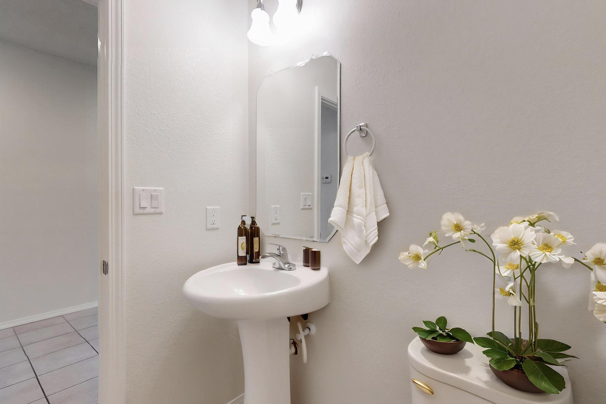 3141 LLANO VISTA Court NE