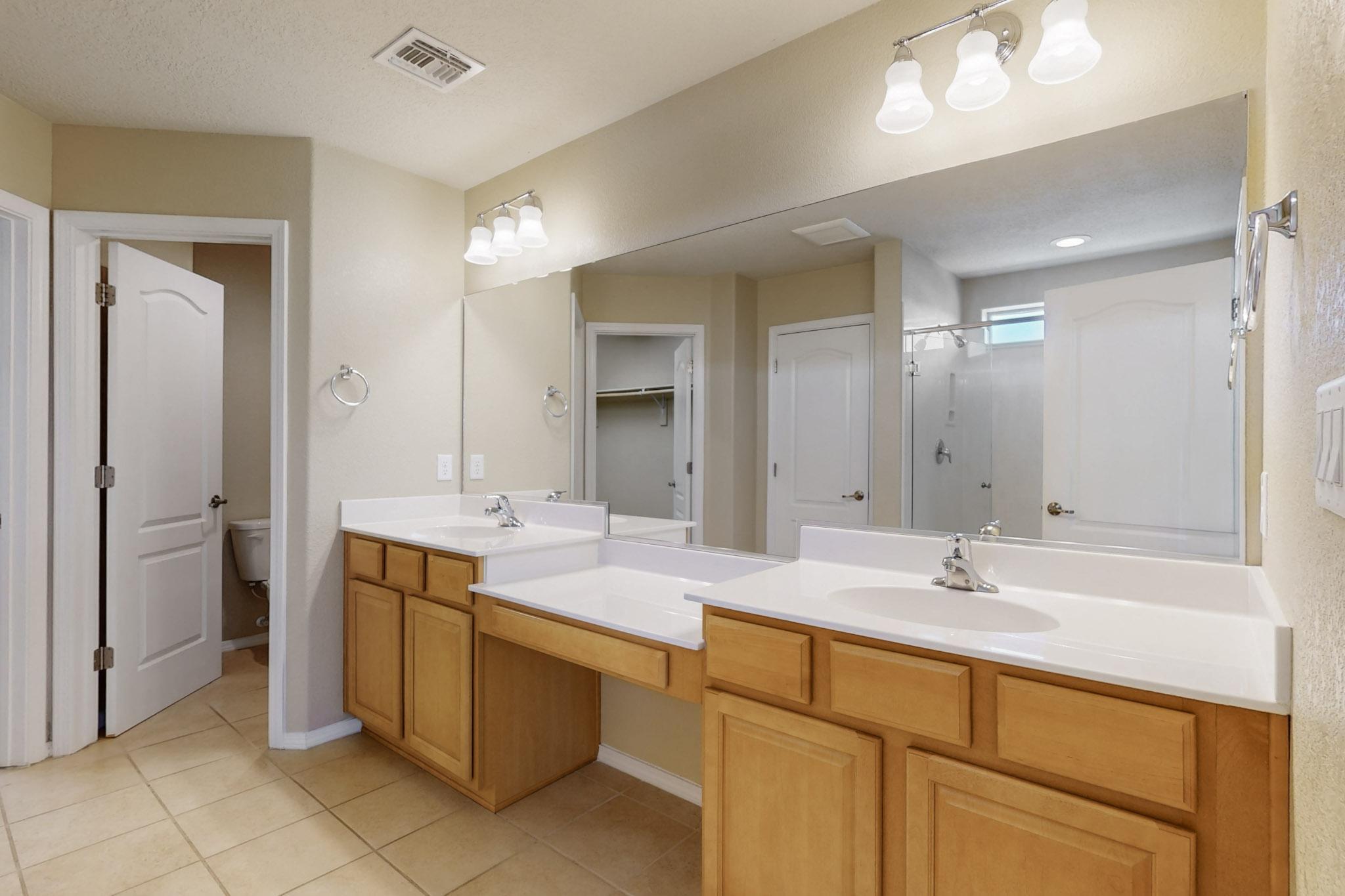 3141 LLANO VISTA Court NE