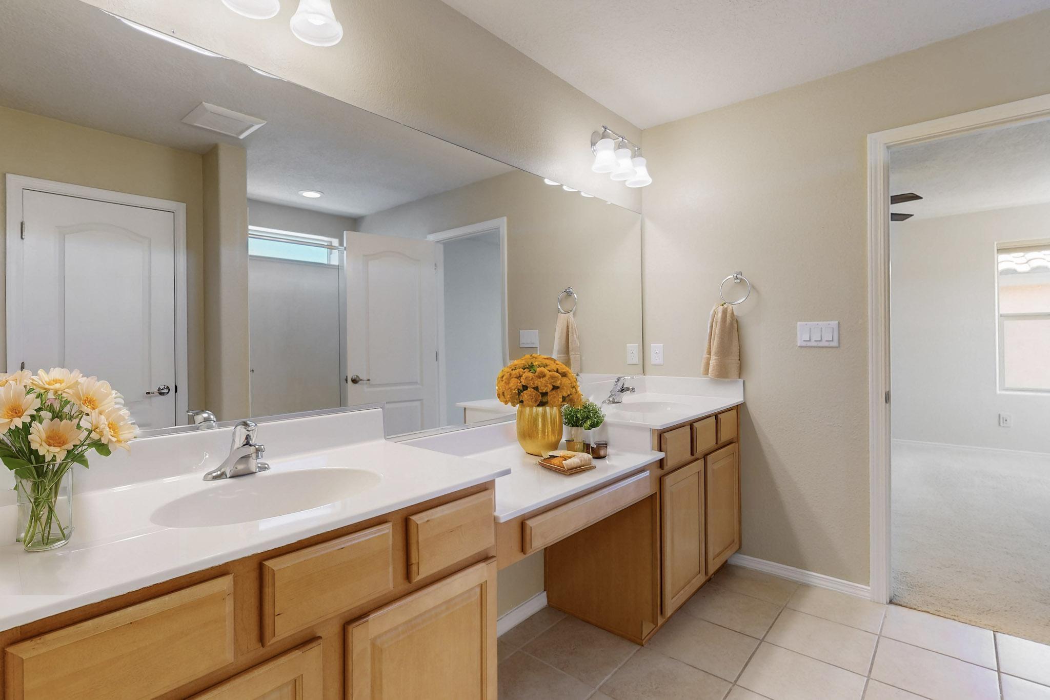 3141 LLANO VISTA Court NE