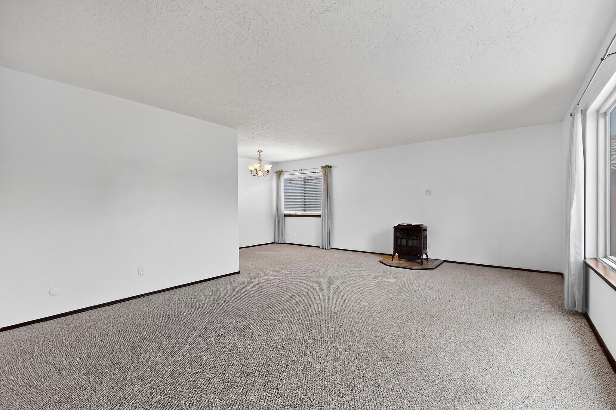 608 GREEN VALLEY Drive SE