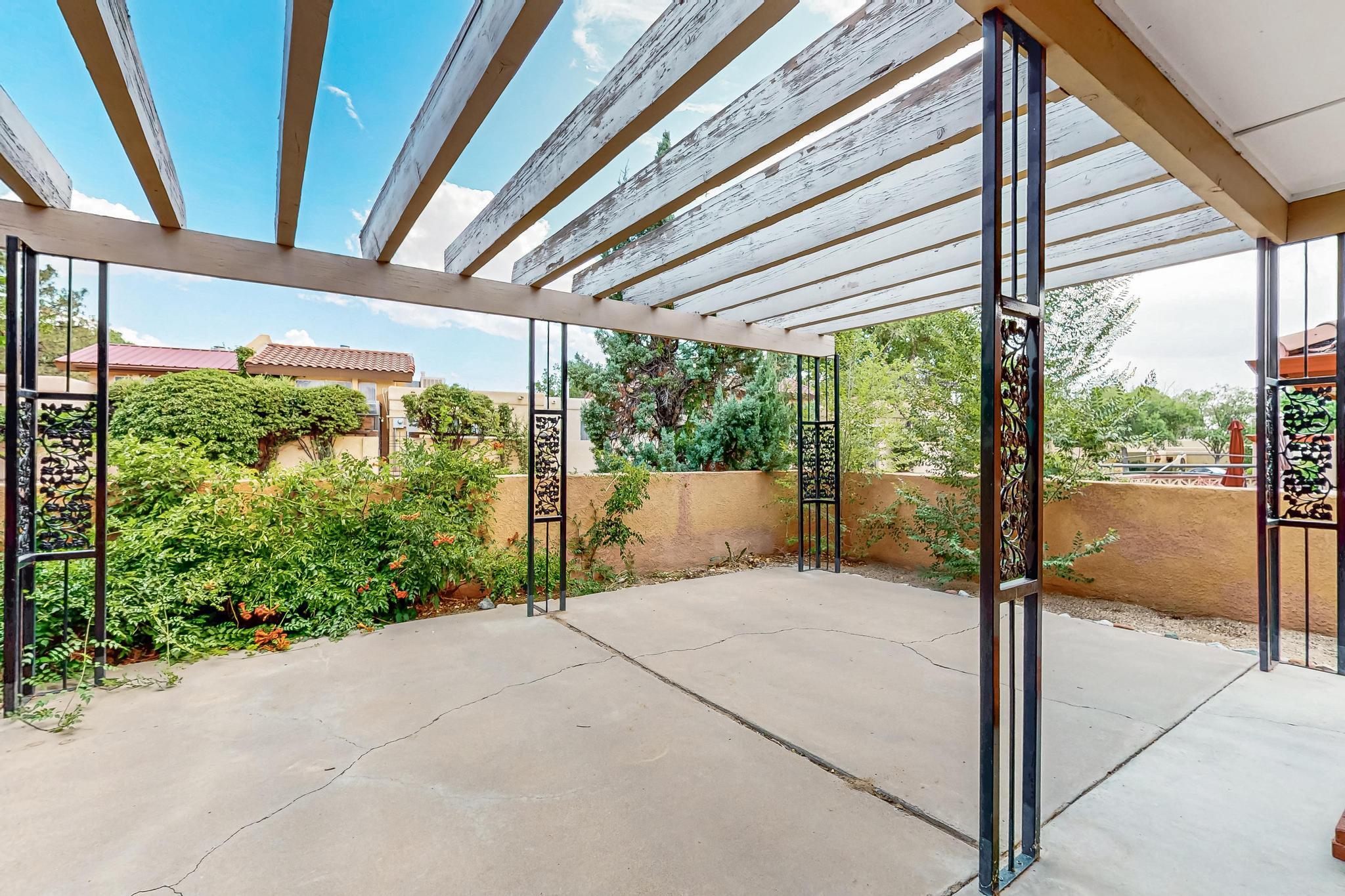 608 GREEN VALLEY Drive SE