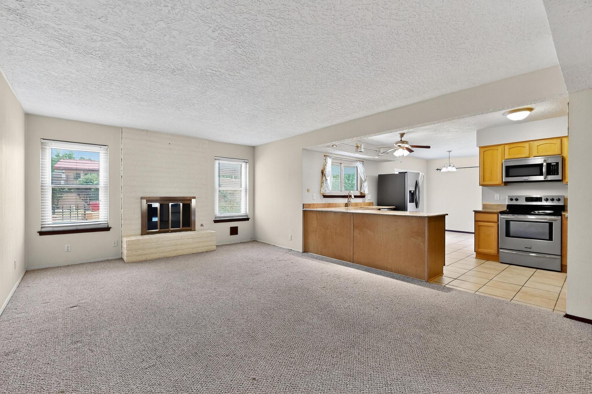 608 GREEN VALLEY Drive SE