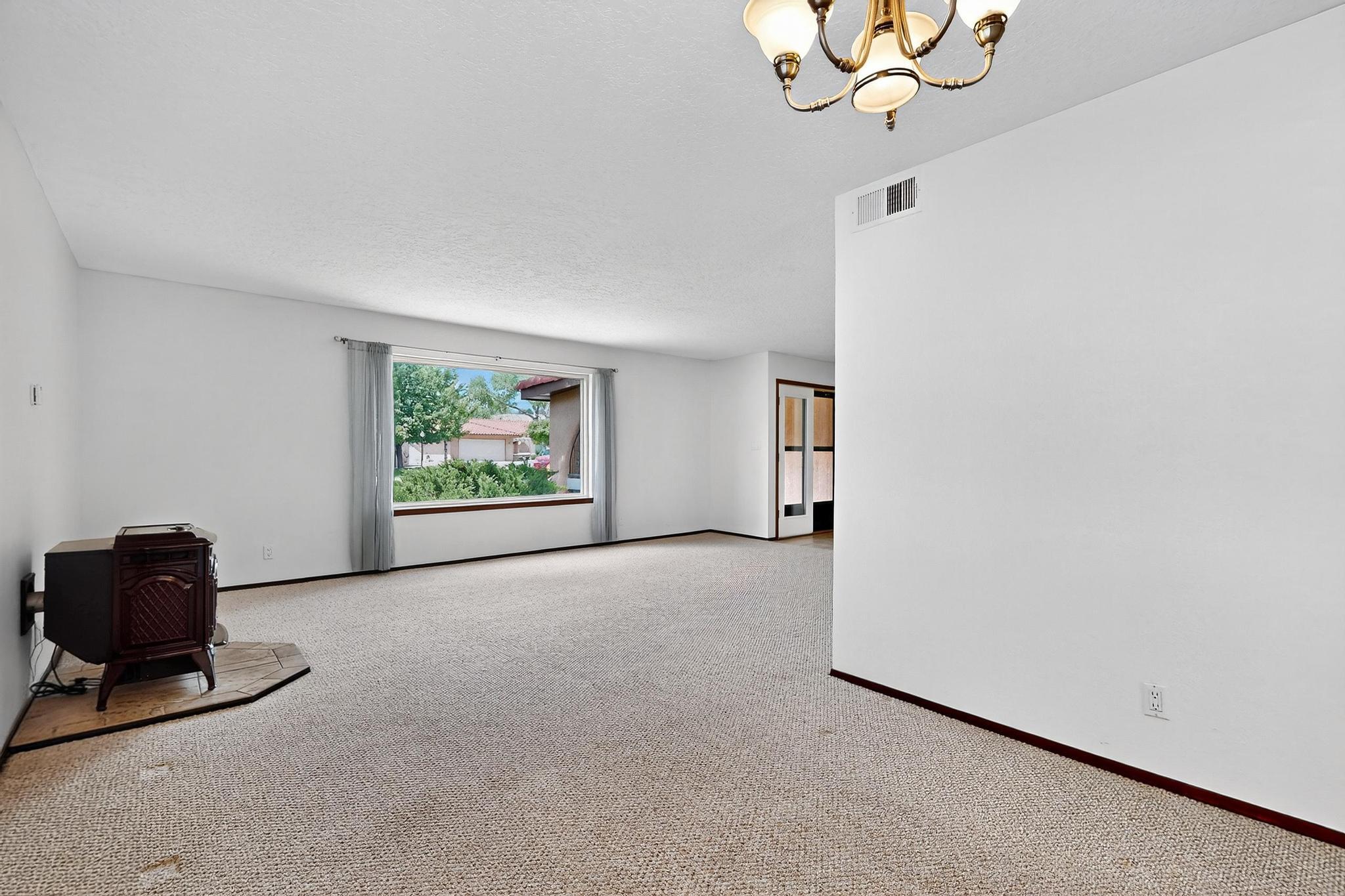 608 GREEN VALLEY Drive SE