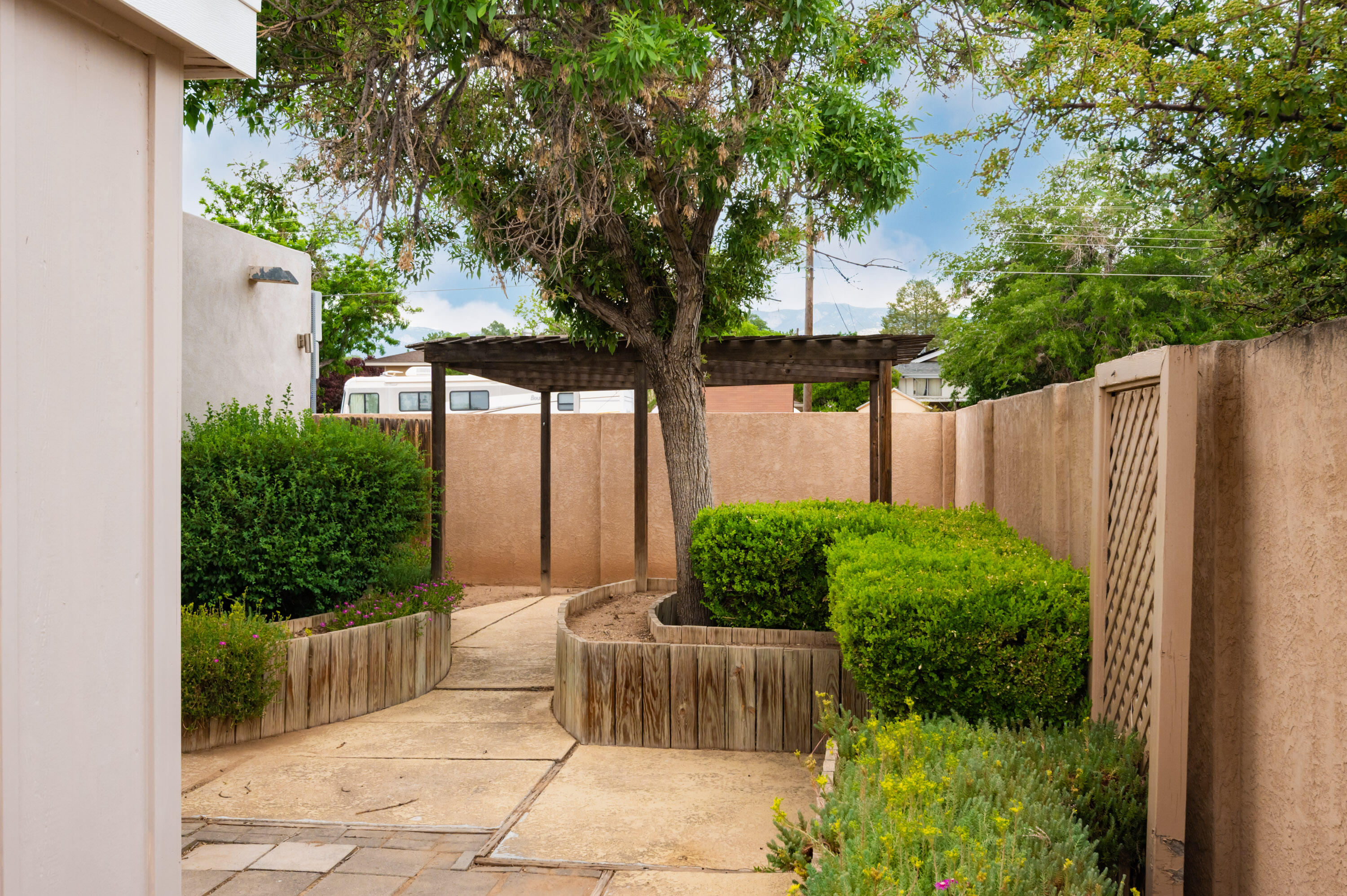 3244 La Ronda Place NE