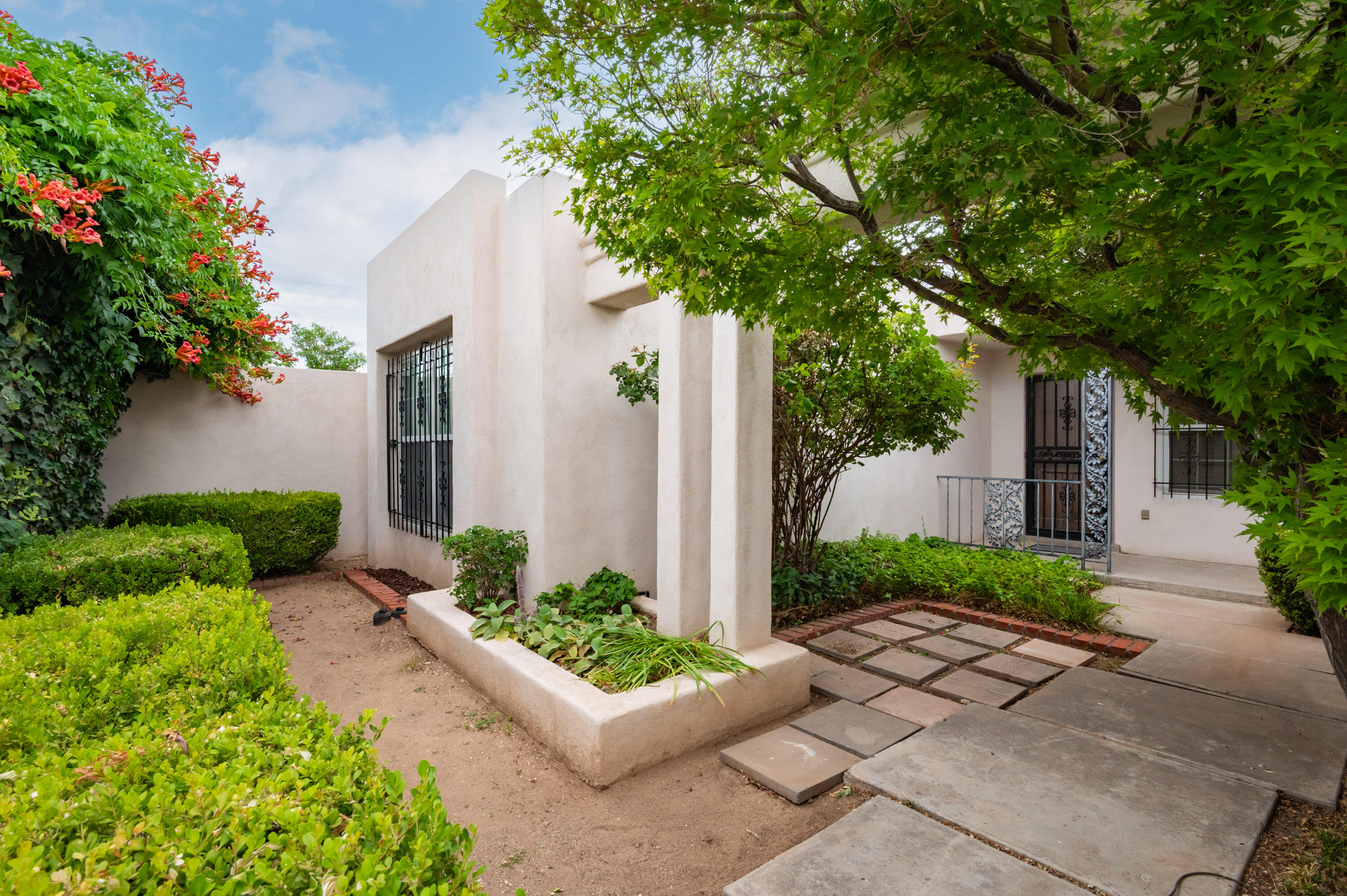 3244 La Ronda Place NE