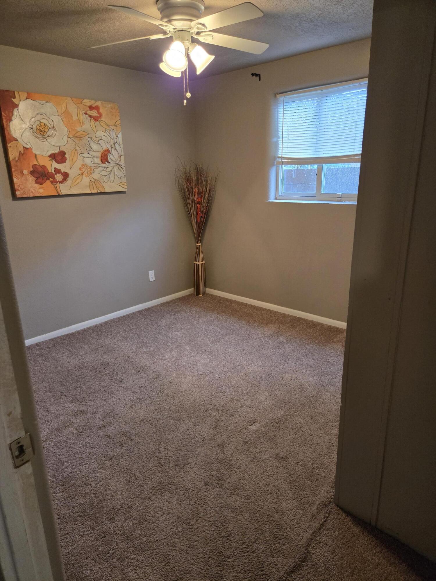 3043 QUINCY Street NE