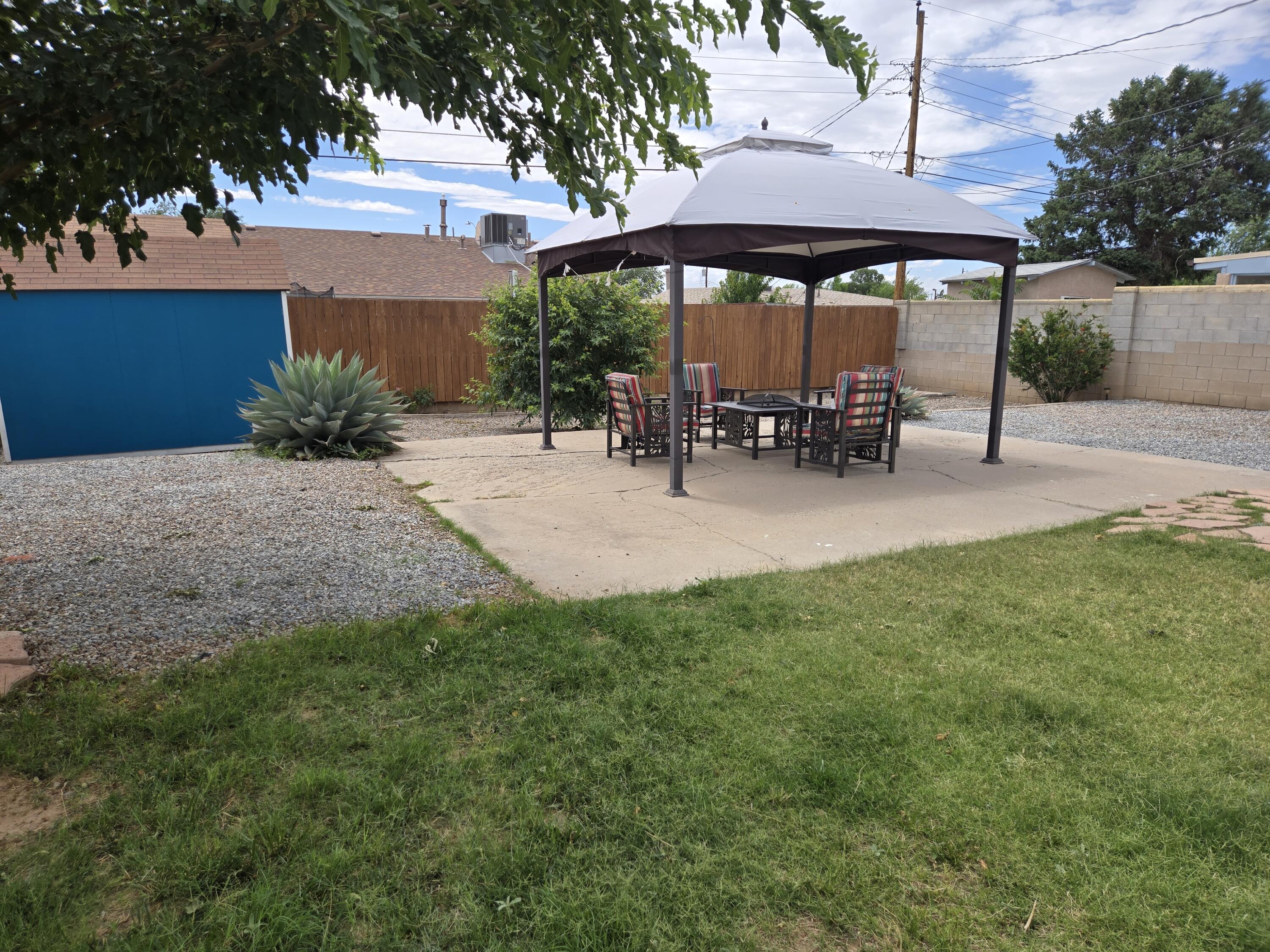 3043 QUINCY Street NE