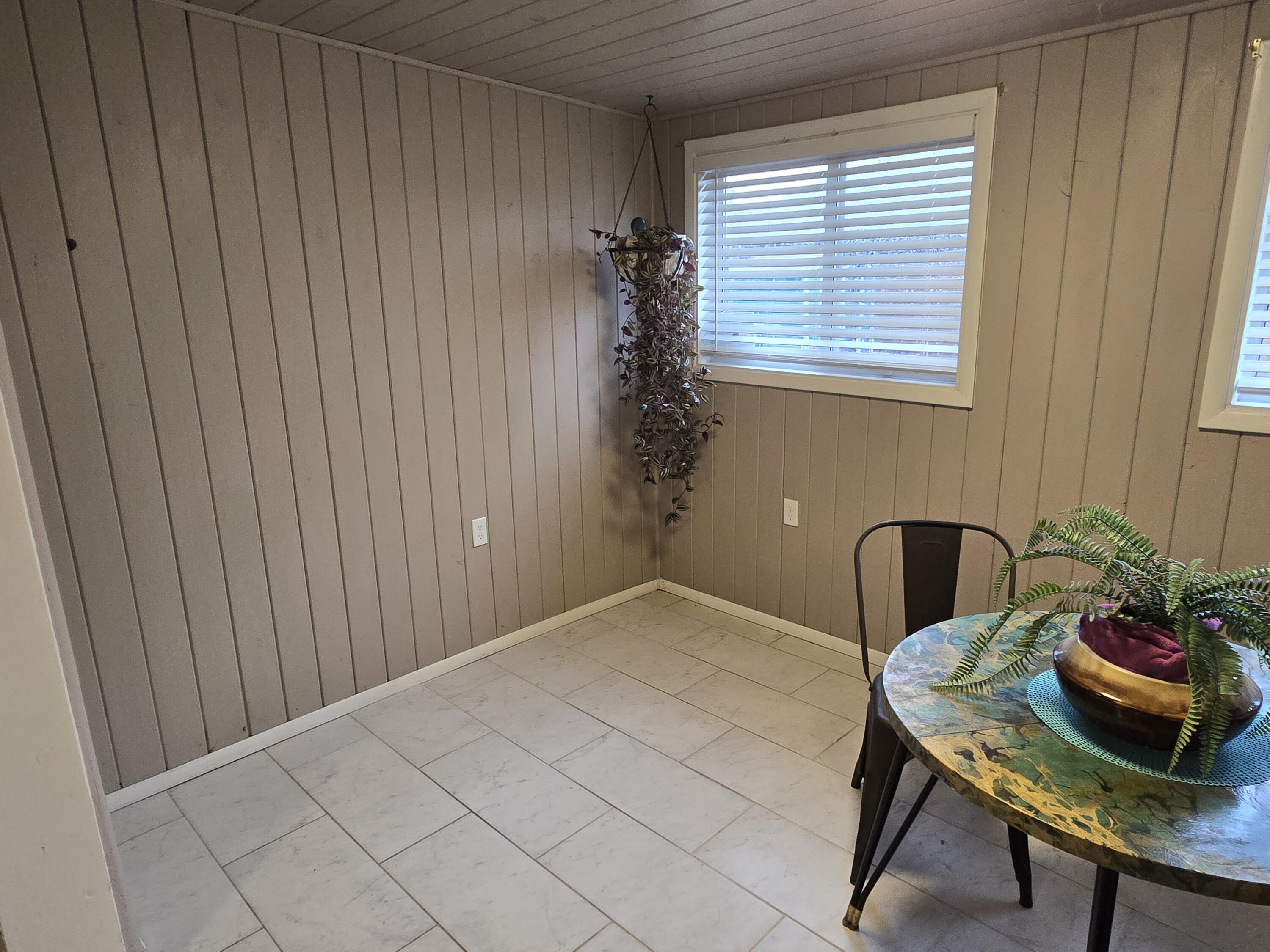 3043 QUINCY Street NE