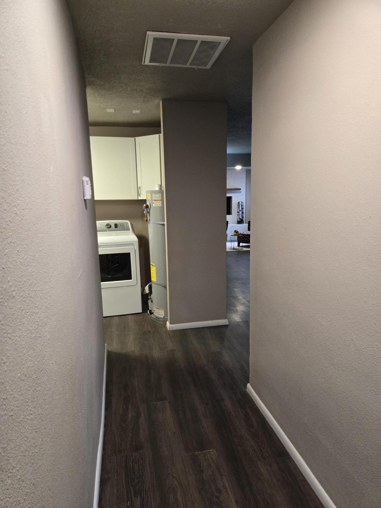 3043 QUINCY Street NE