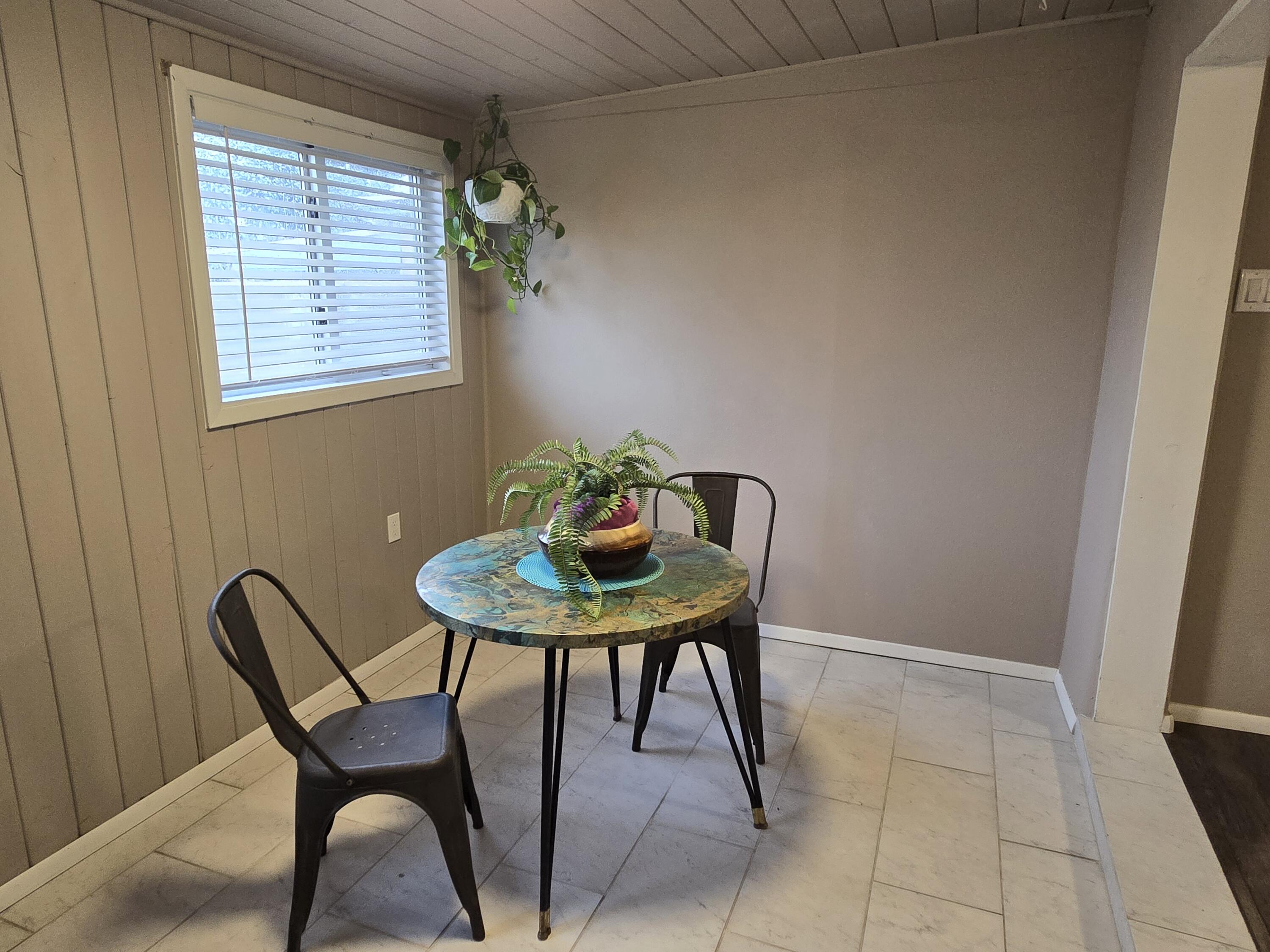 3043 QUINCY Street NE