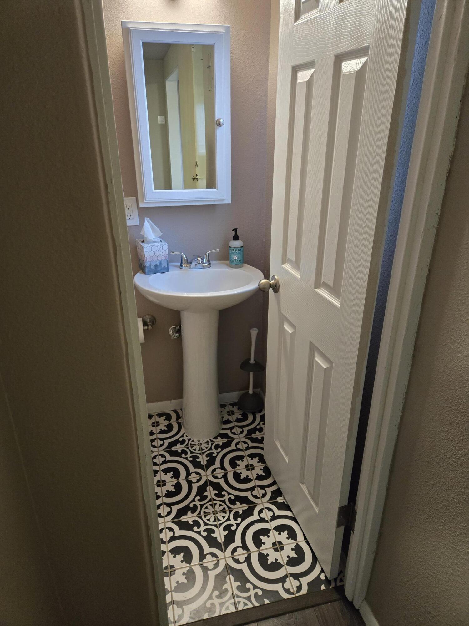 3043 QUINCY Street NE