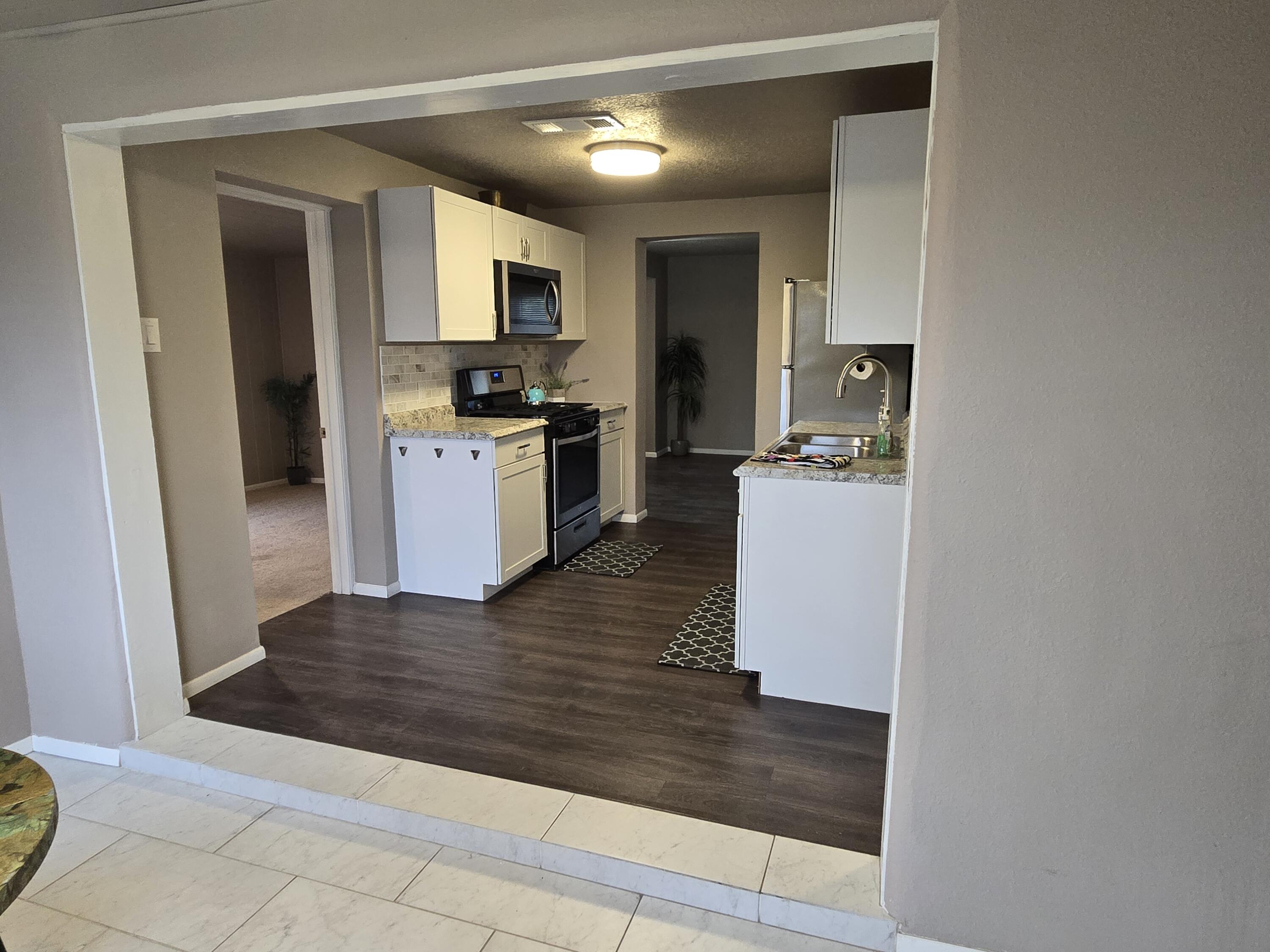 3043 QUINCY Street NE