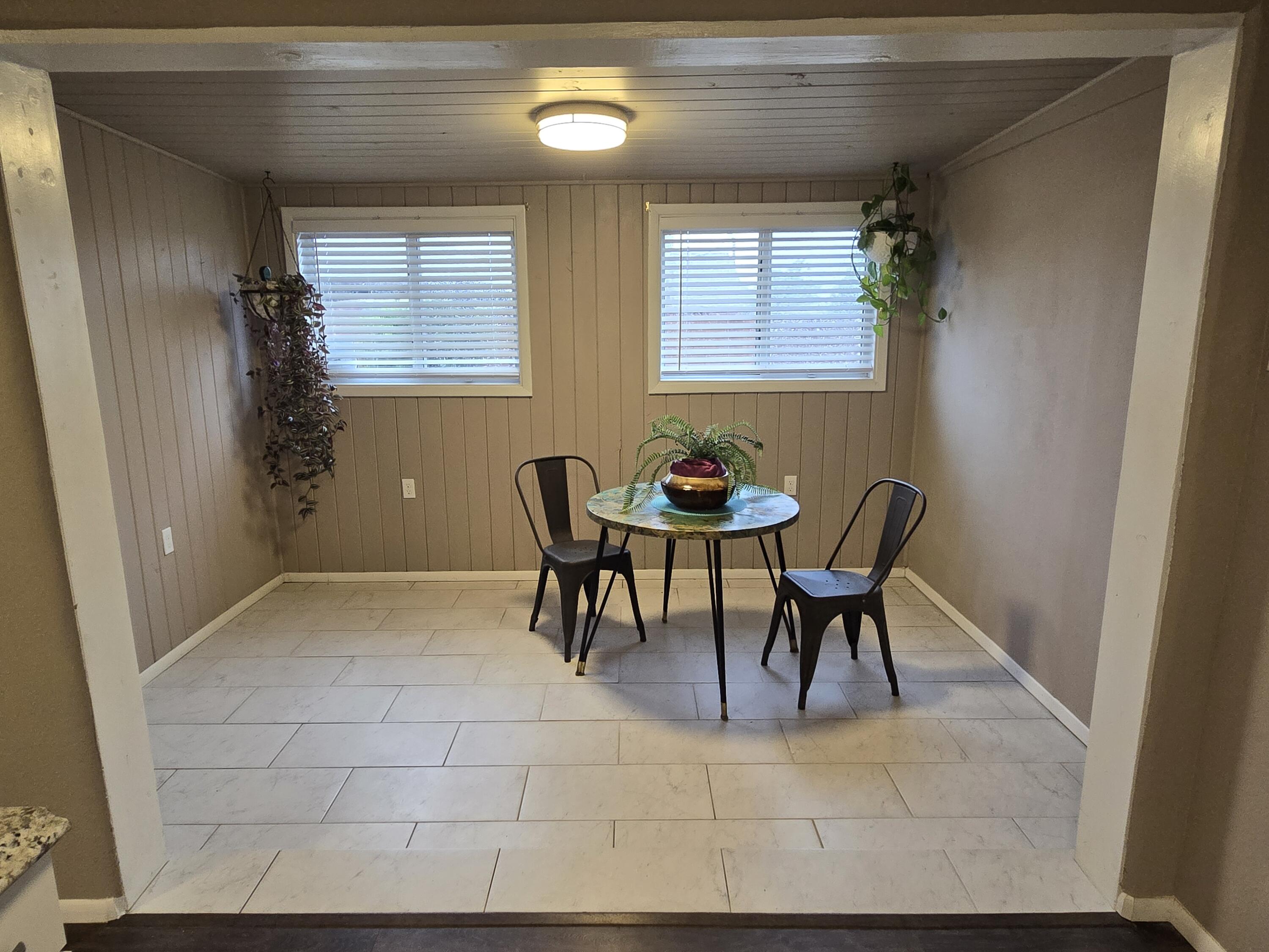 3043 QUINCY Street NE