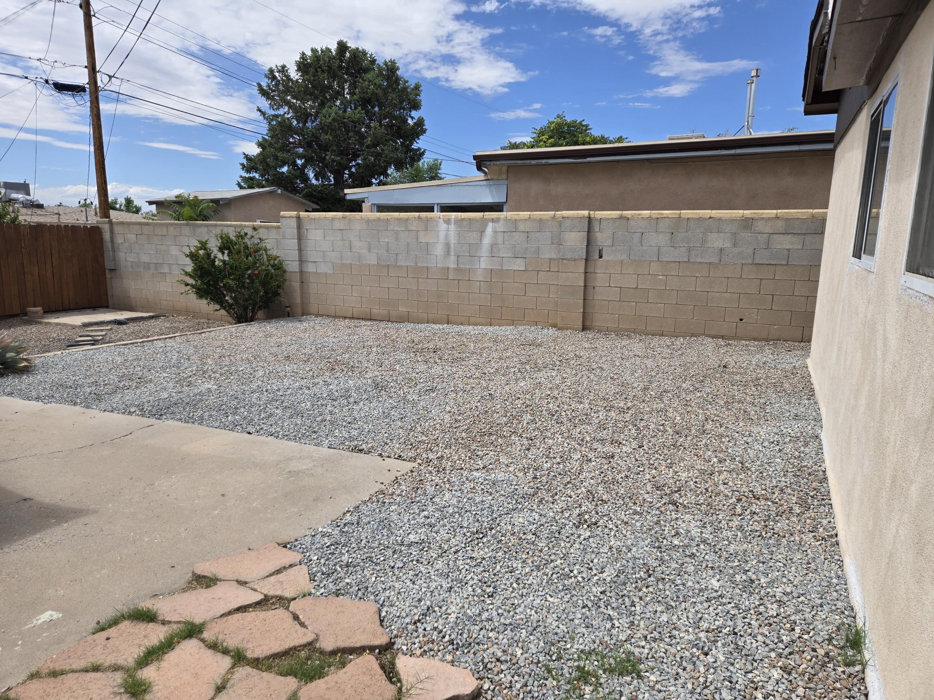 3043 QUINCY Street NE