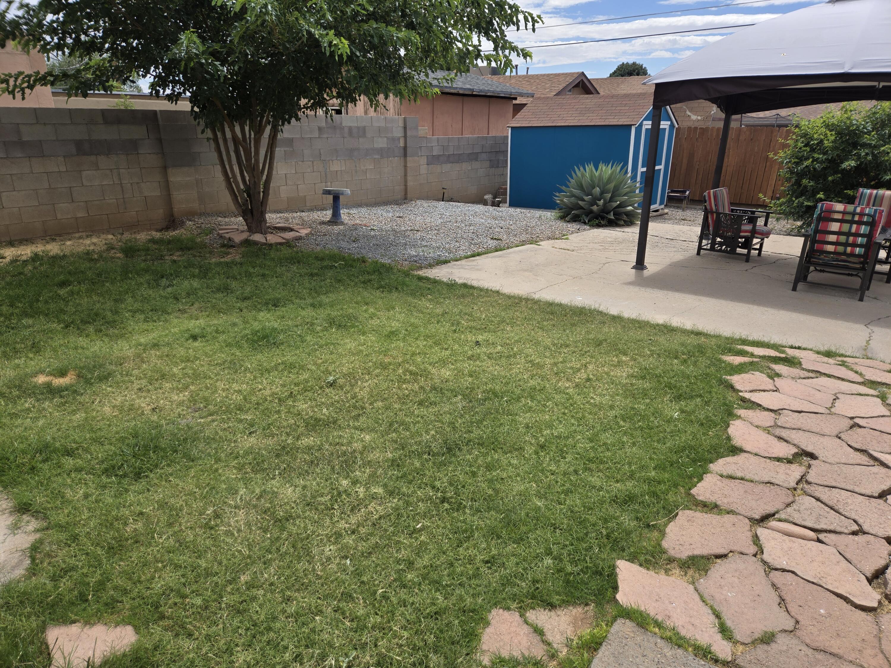 3043 QUINCY Street NE