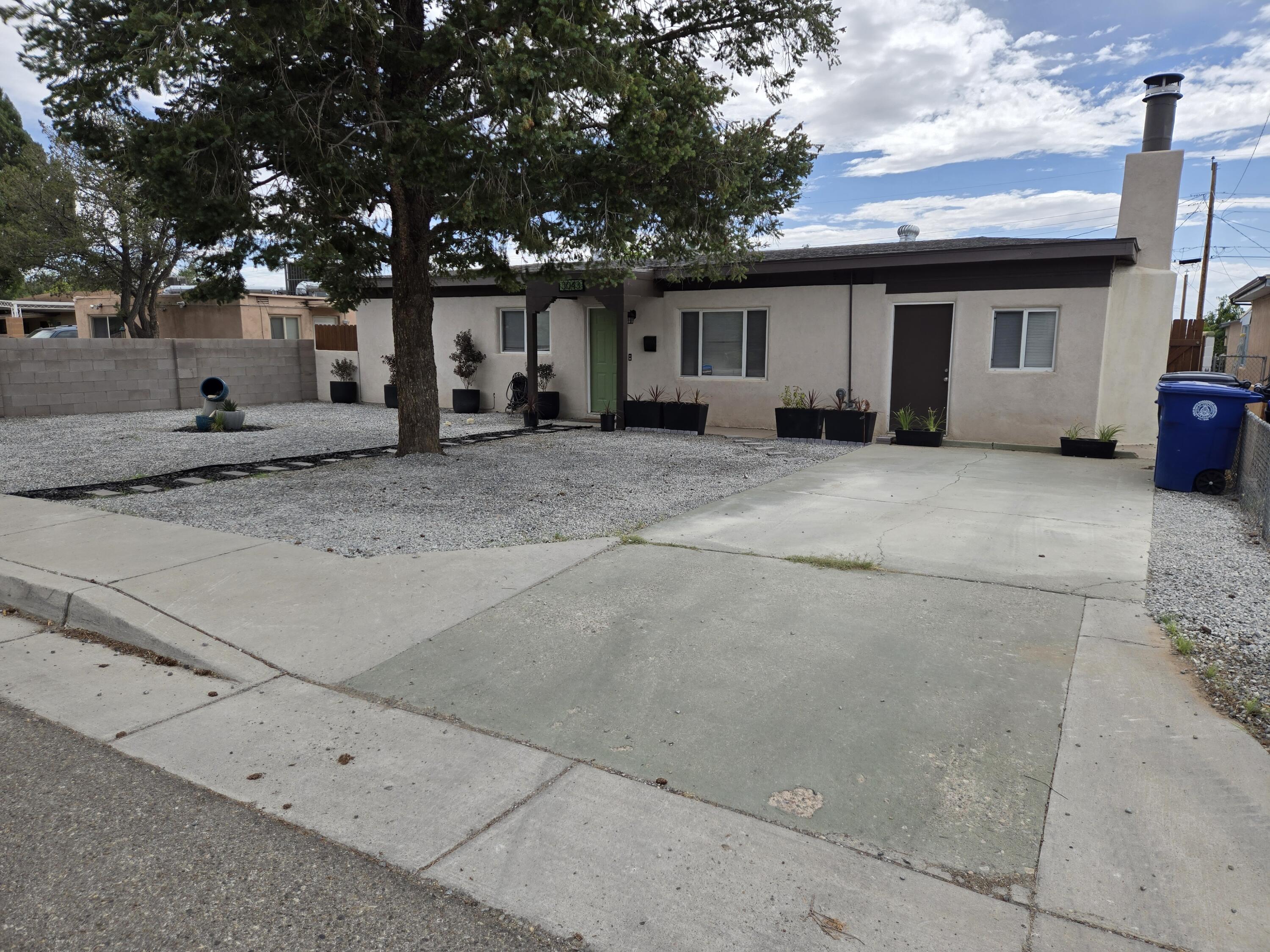 3043 QUINCY Street NE