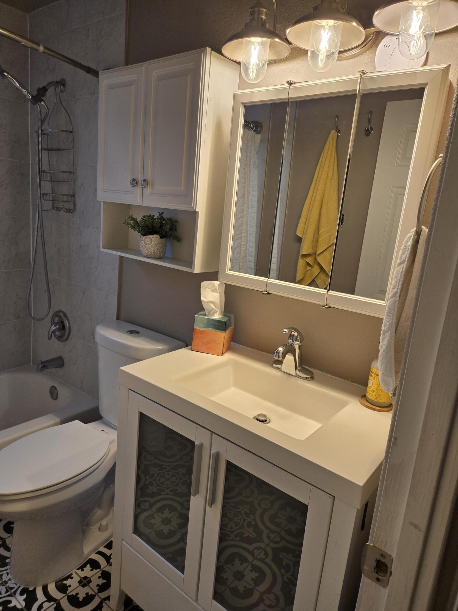 3043 QUINCY Street NE