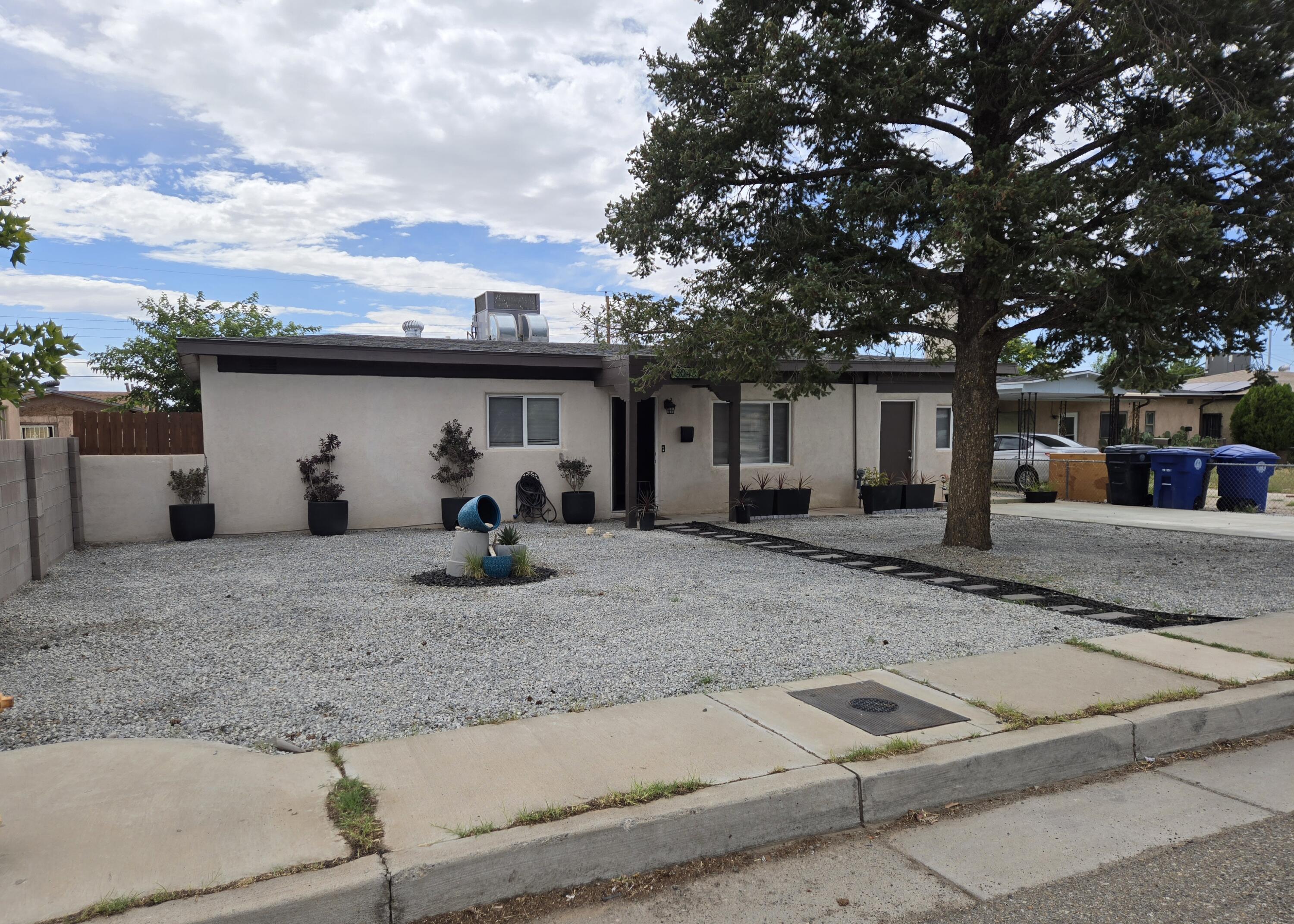 3043 QUINCY Street NE