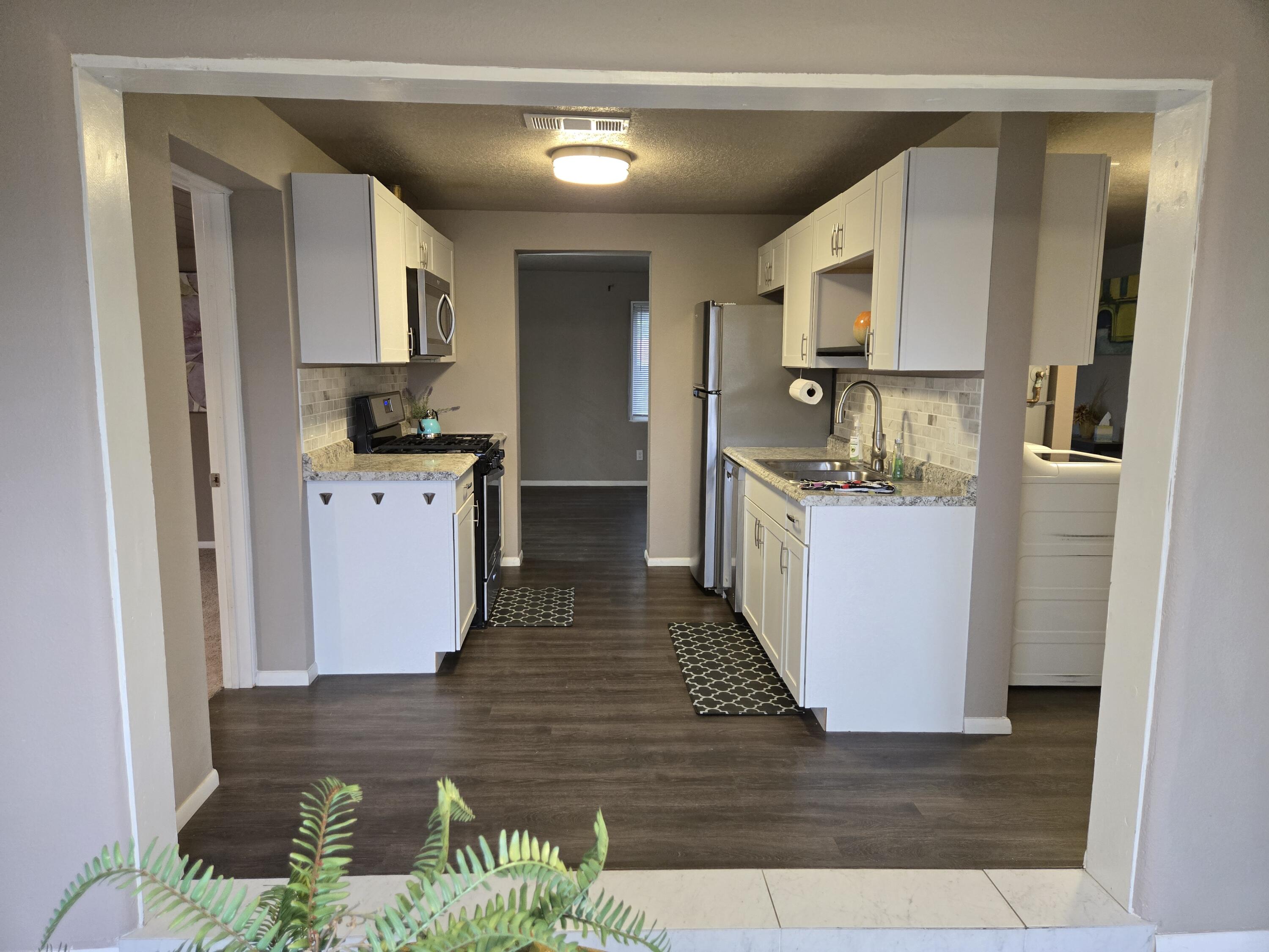 3043 QUINCY Street NE