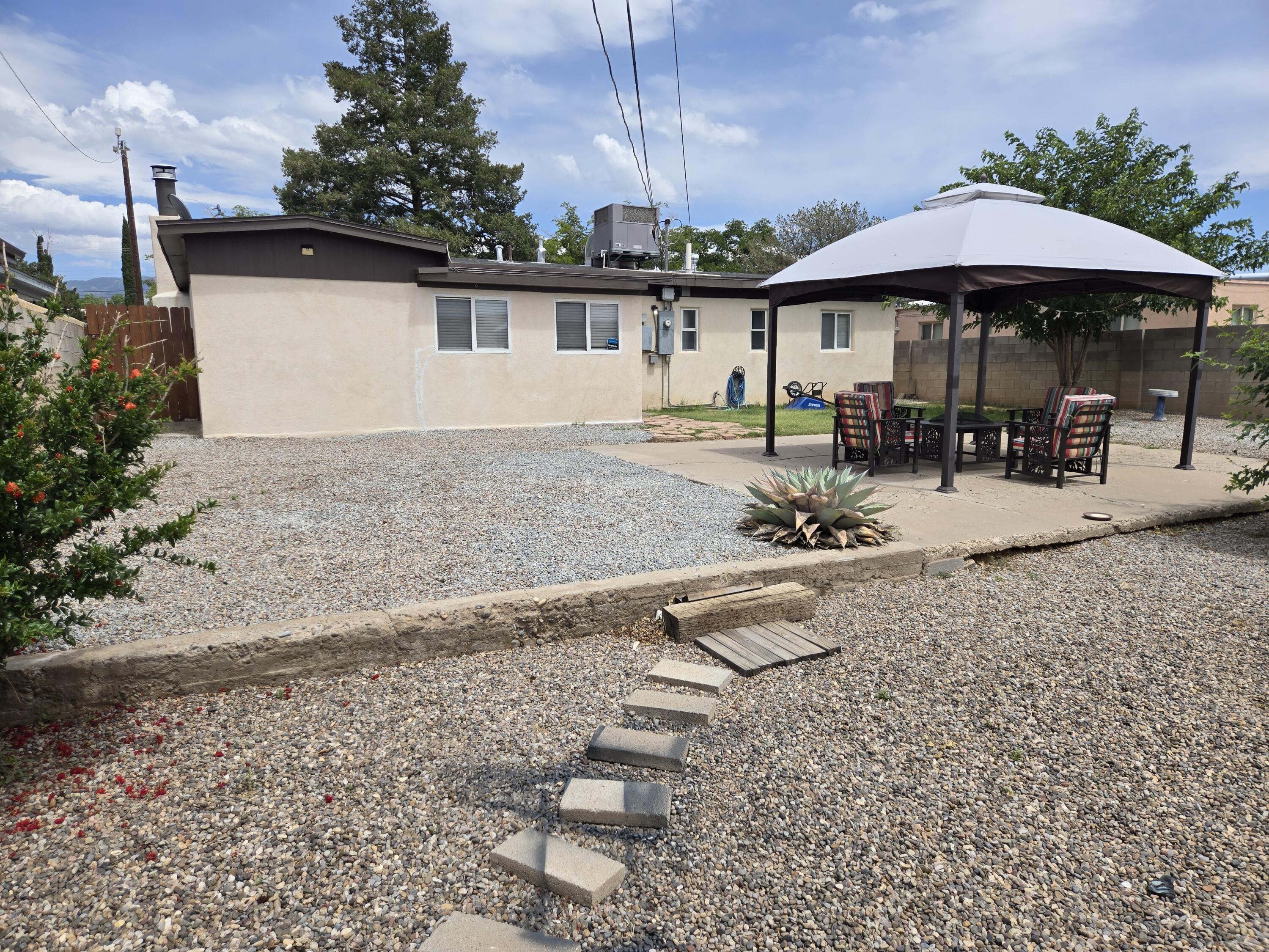 3043 QUINCY Street NE