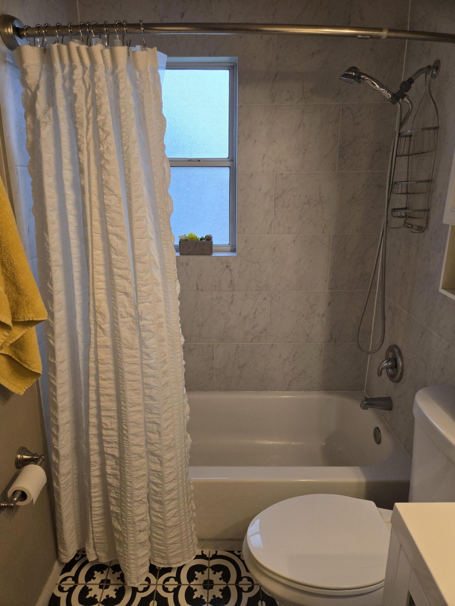 3043 QUINCY Street NE