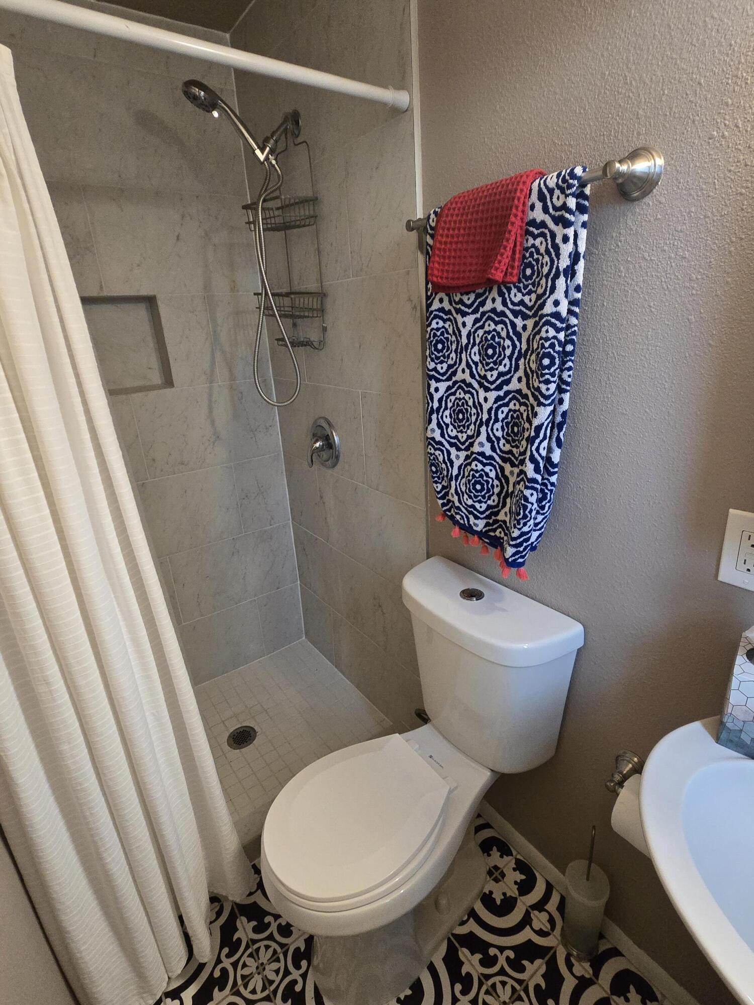 3043 QUINCY Street NE