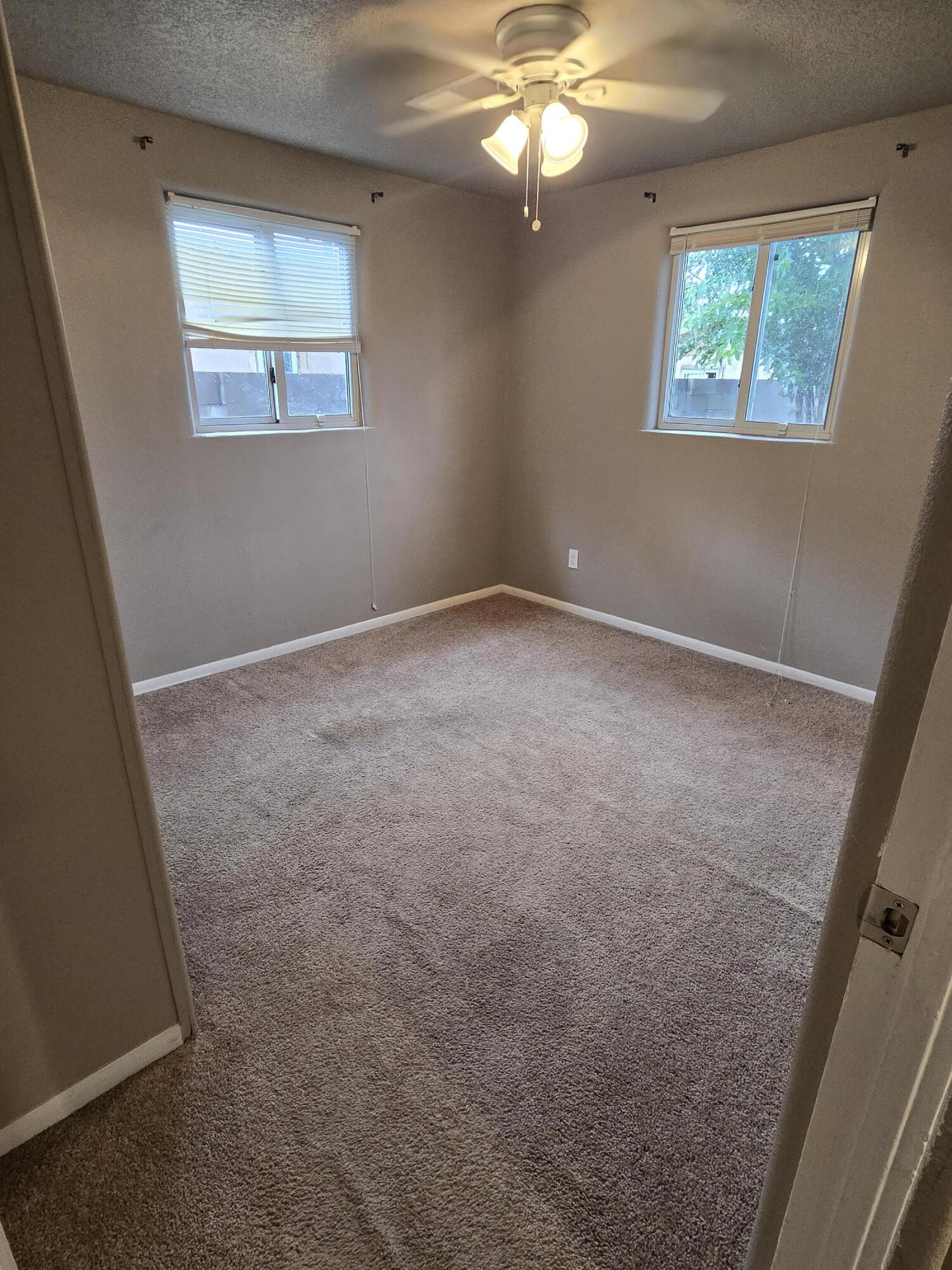 3043 QUINCY Street NE