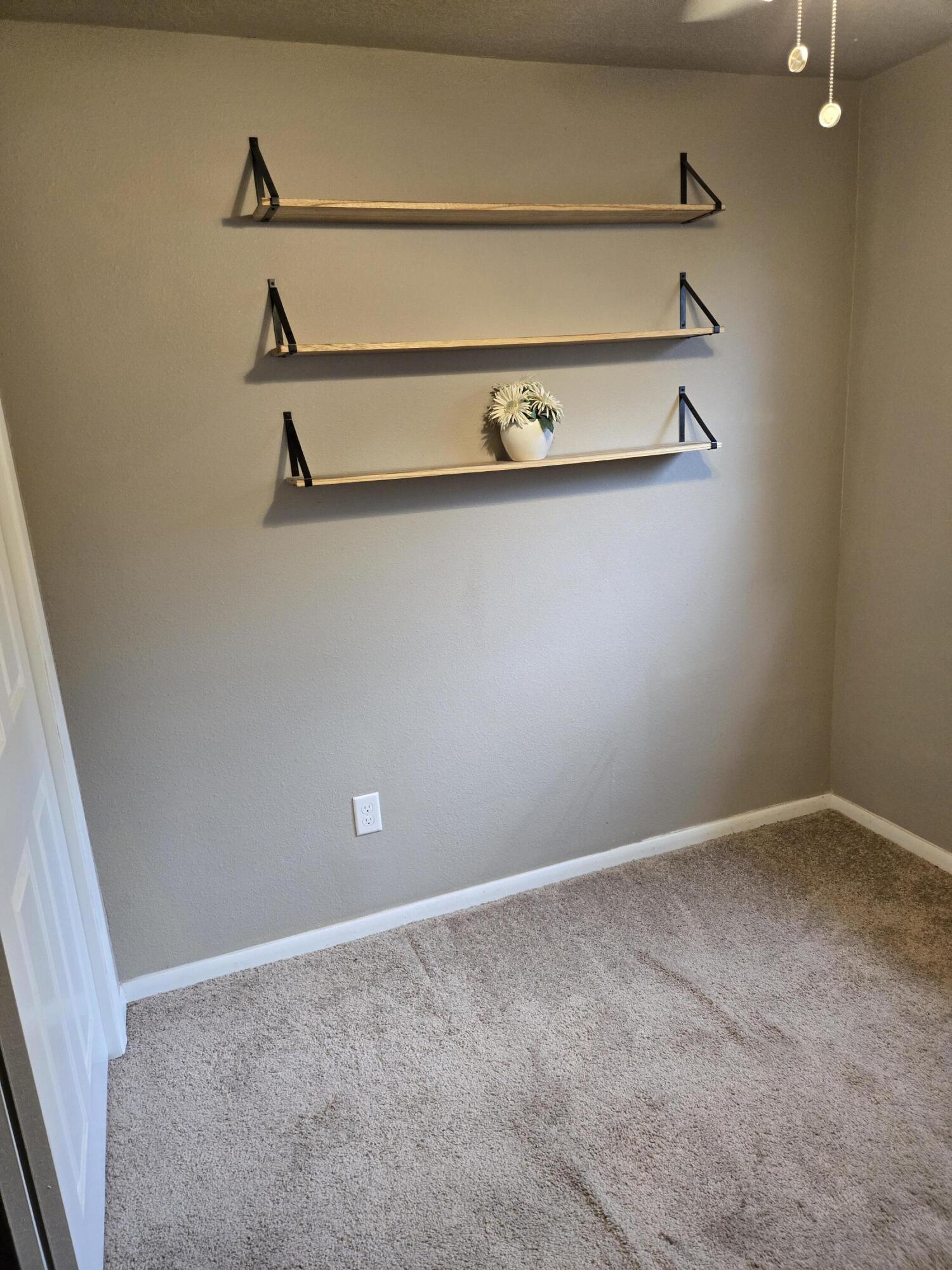 3043 QUINCY Street NE