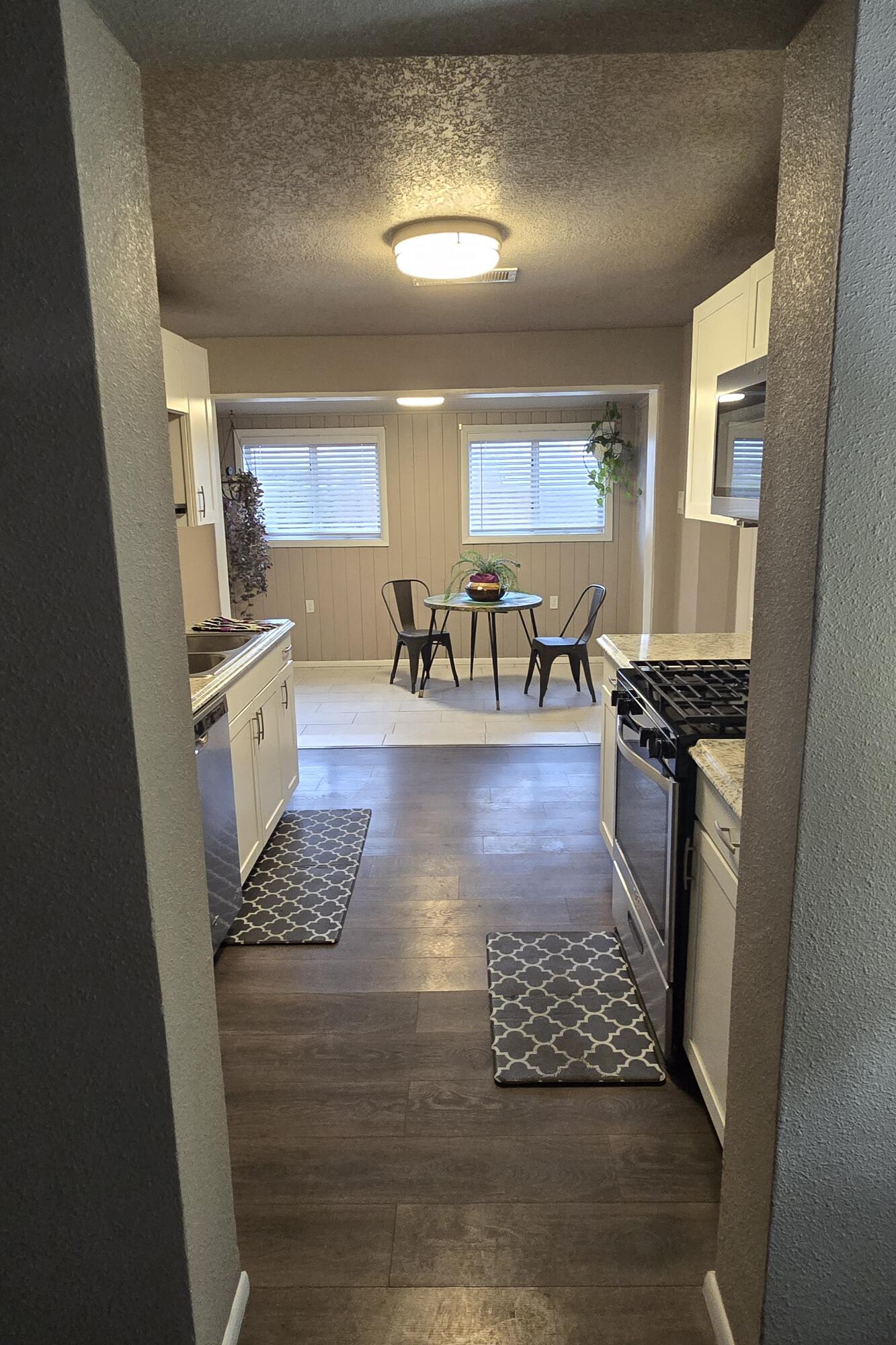 3043 QUINCY Street NE