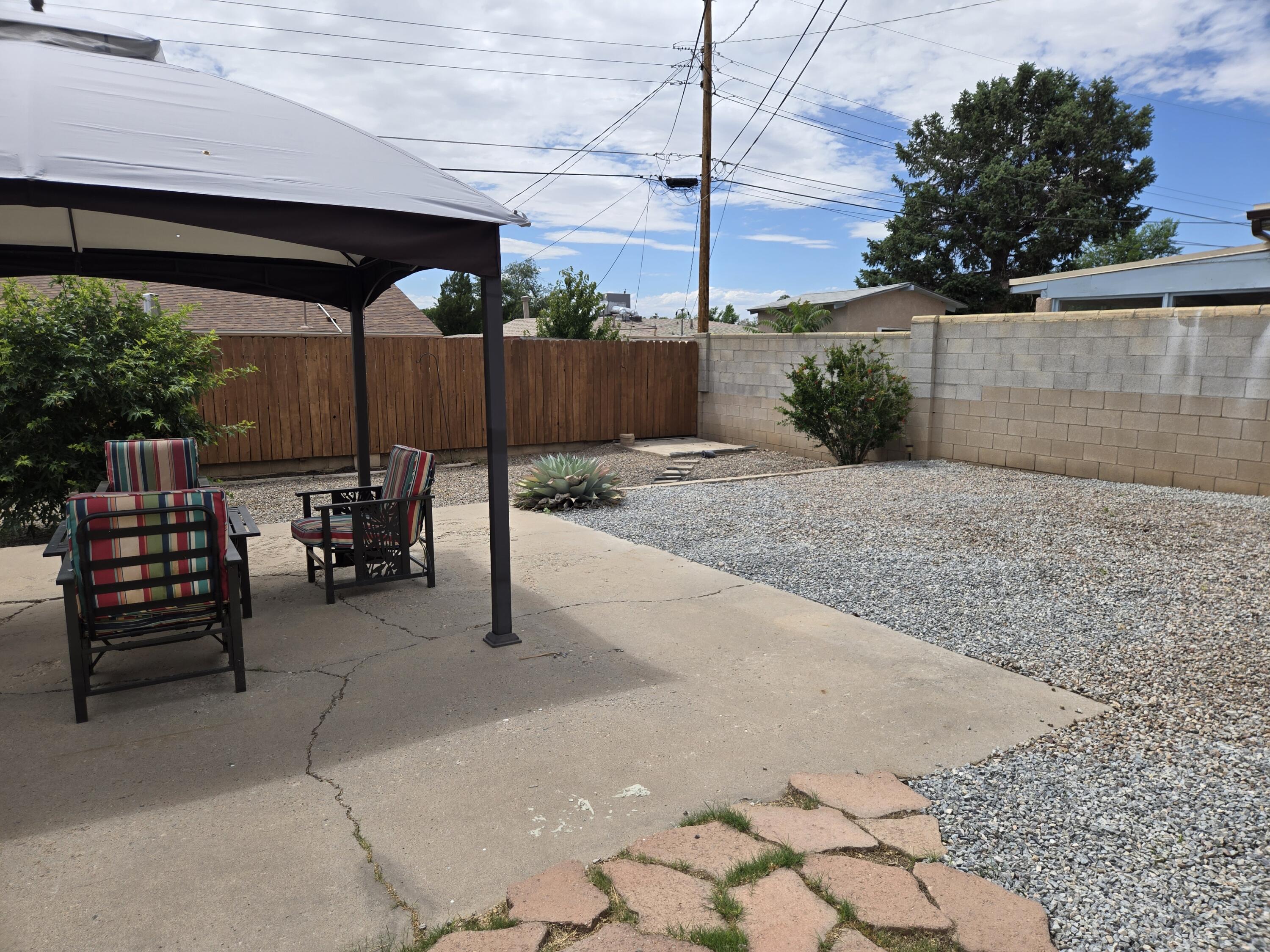 3043 QUINCY Street NE