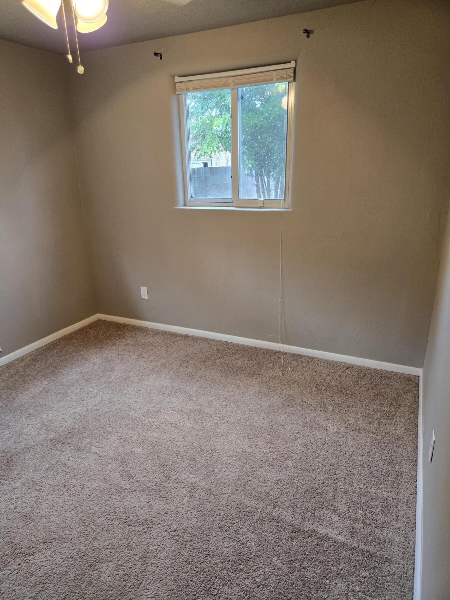 3043 QUINCY Street NE