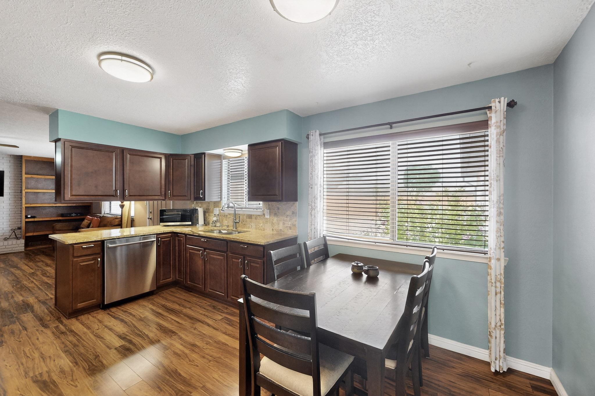 8718 LIBERTY Drive NE