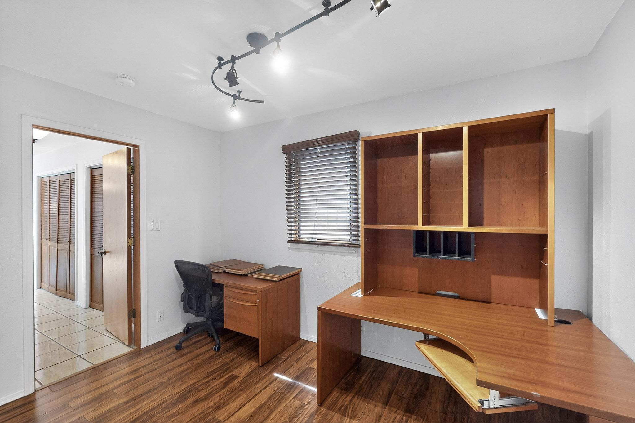 8718 LIBERTY Drive NE