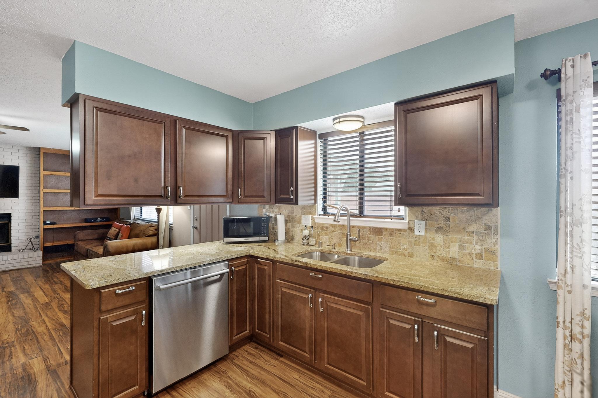 8718 LIBERTY Drive NE